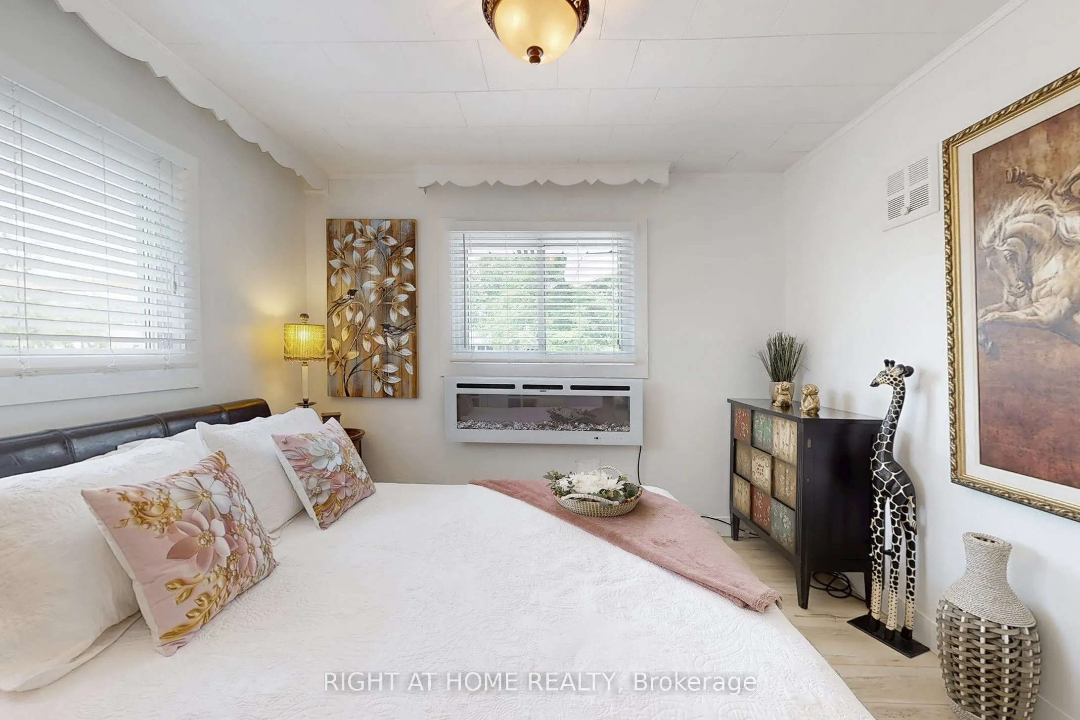 1129 Lindy Lane