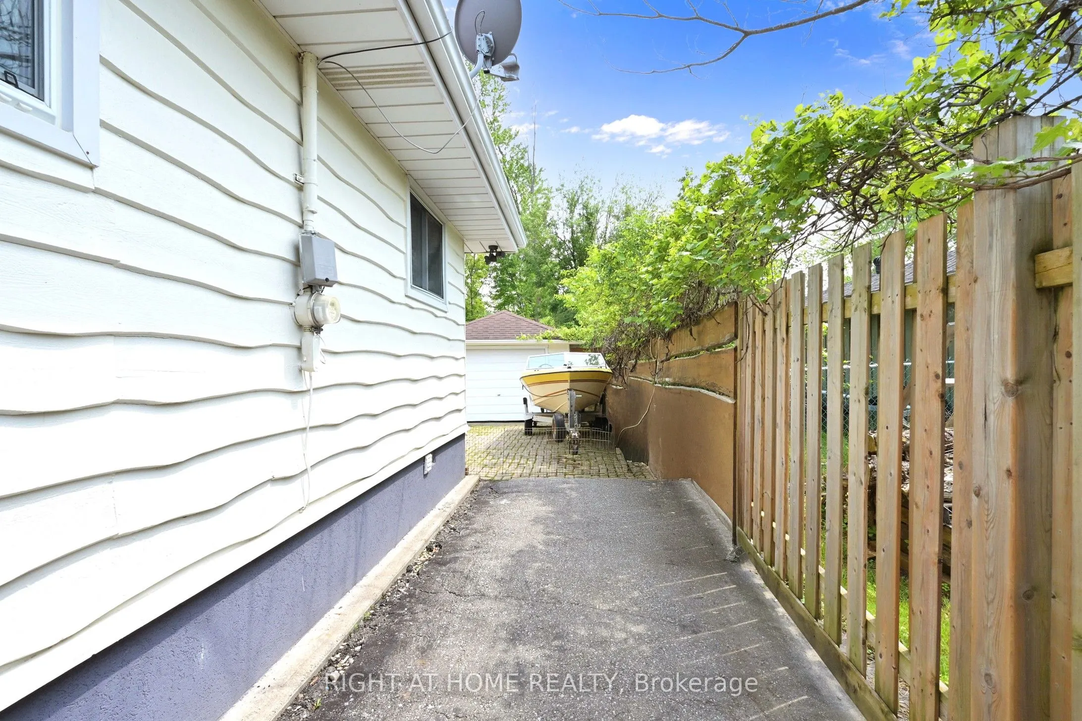 1129 Lindy Lane