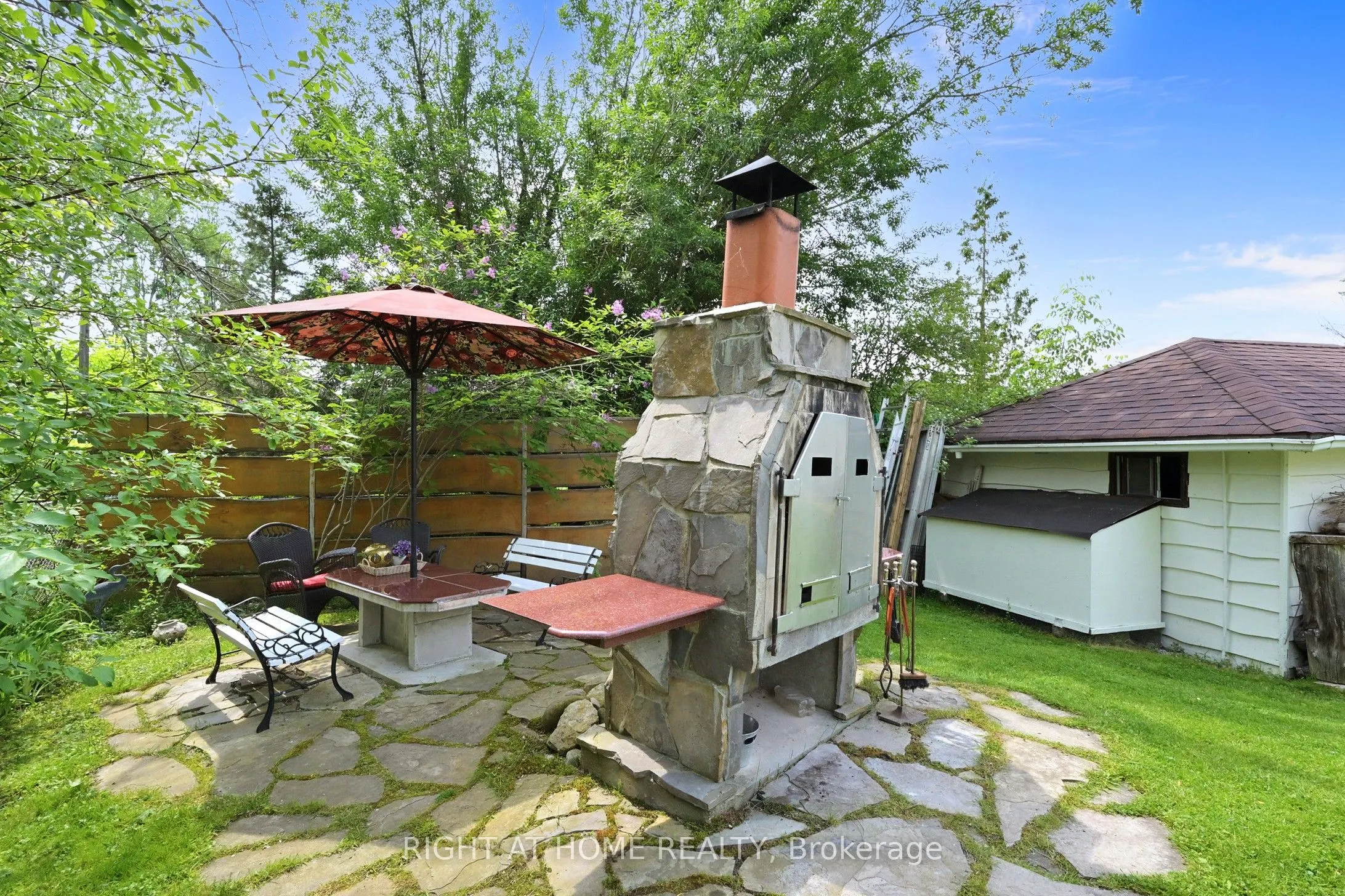 1129 Lindy Lane