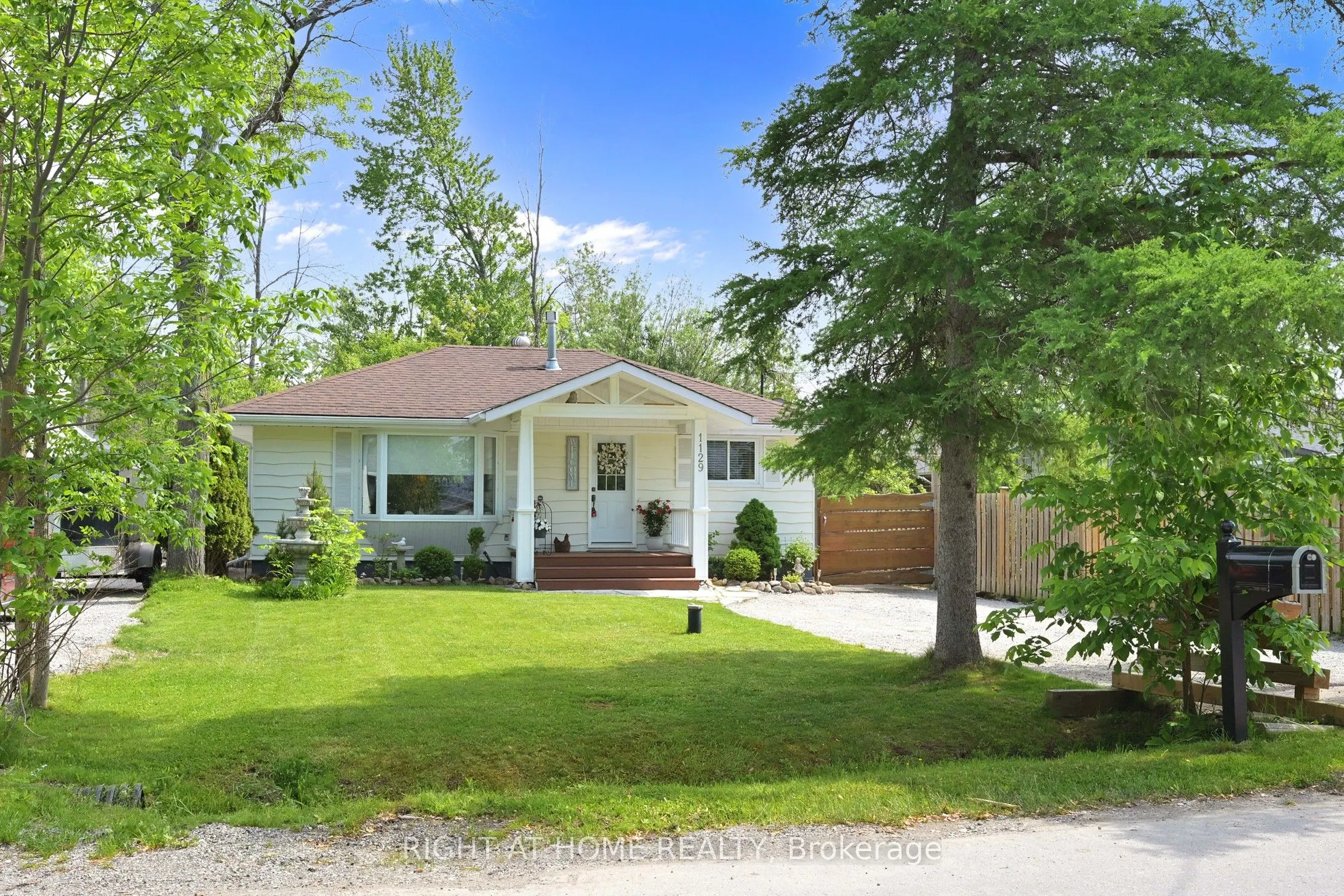 1129 Lindy Lane