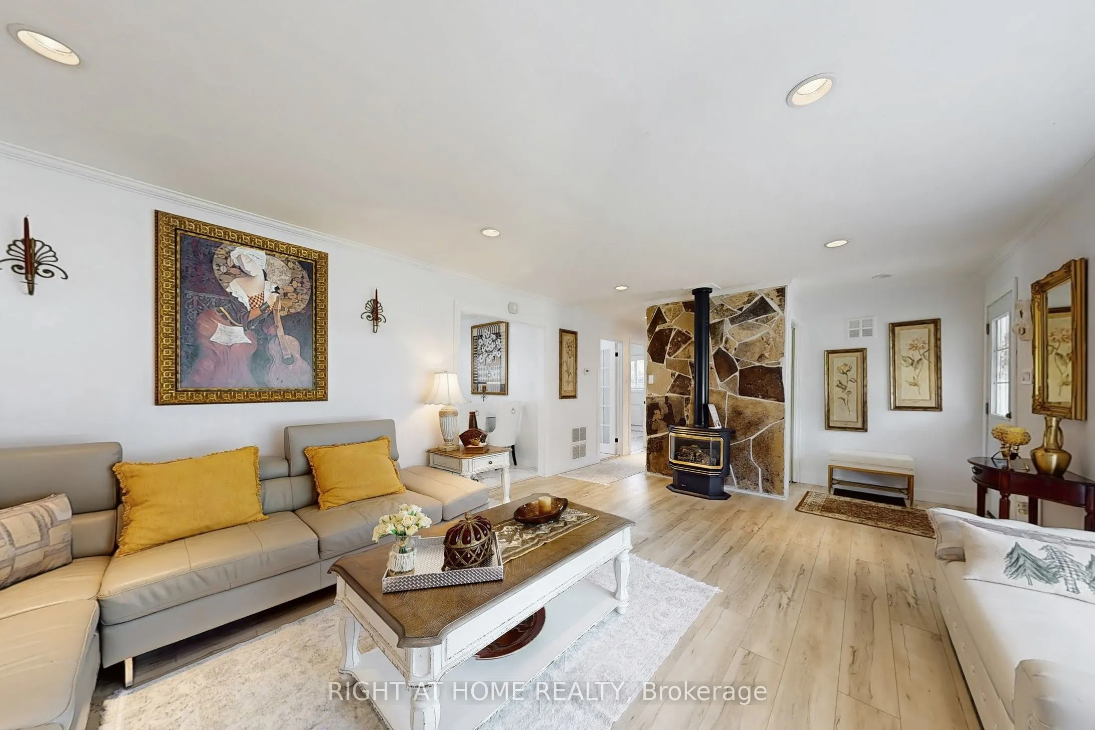 1129 Lindy Lane