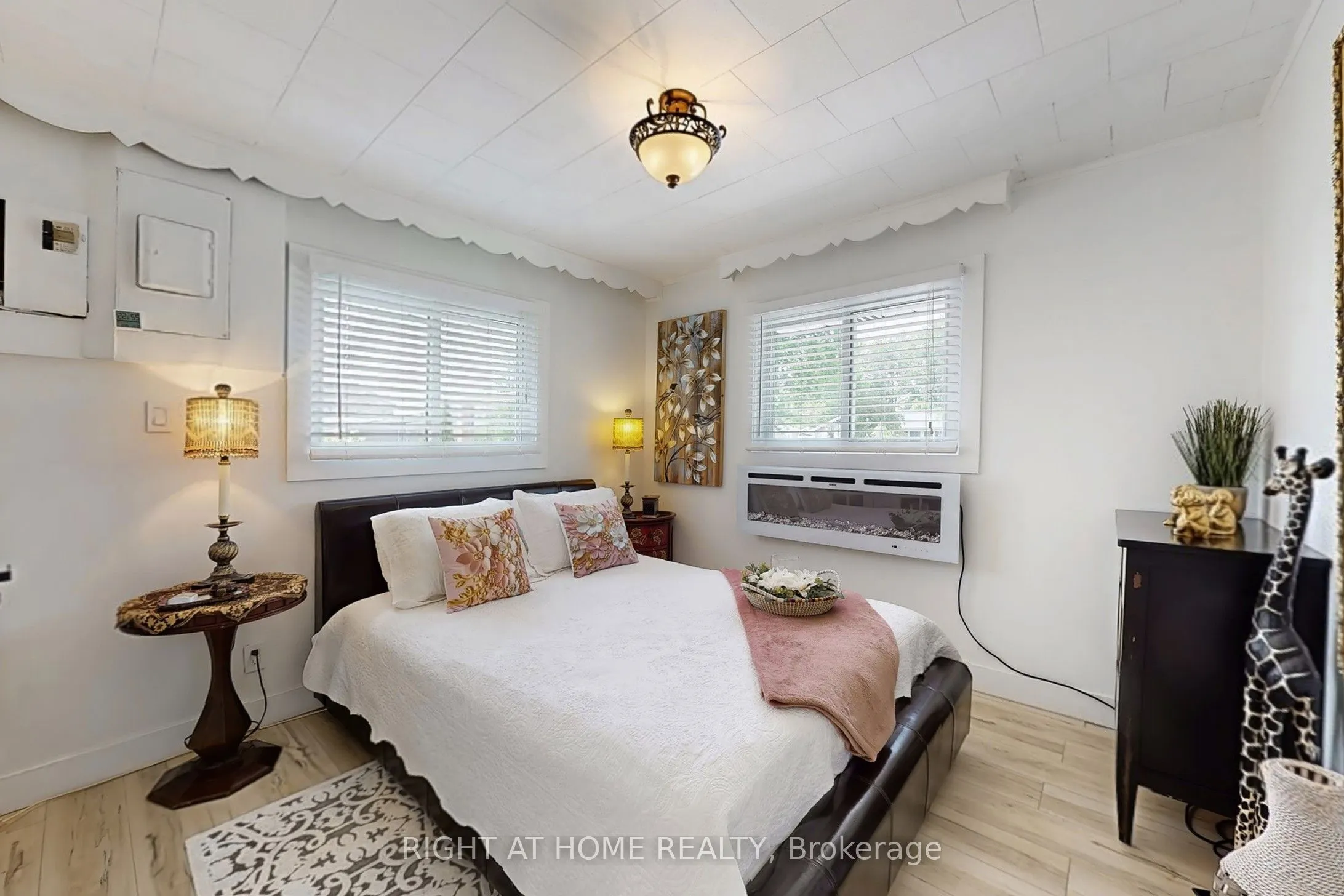 1129 Lindy Lane