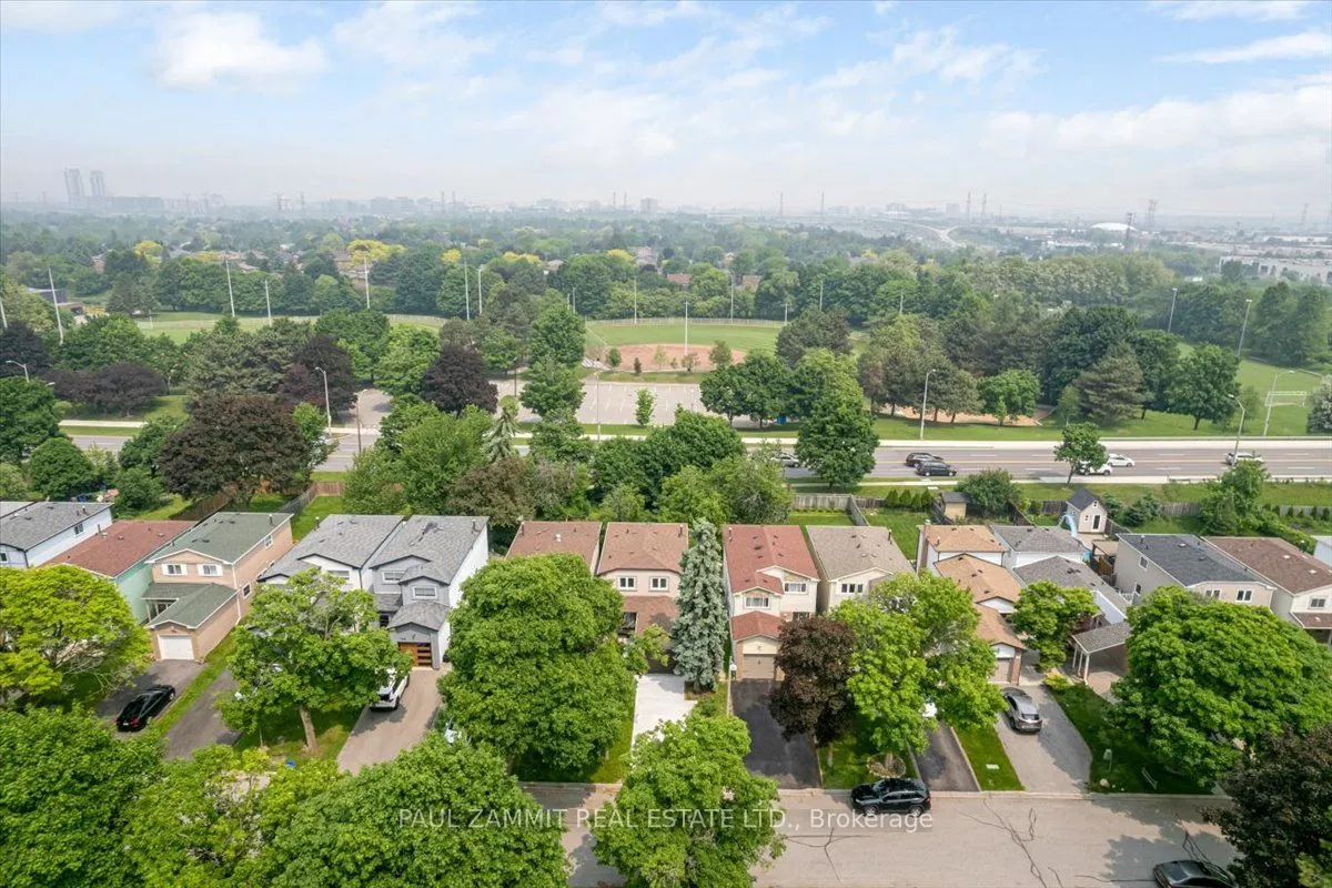 144 Snowshoe Crescent