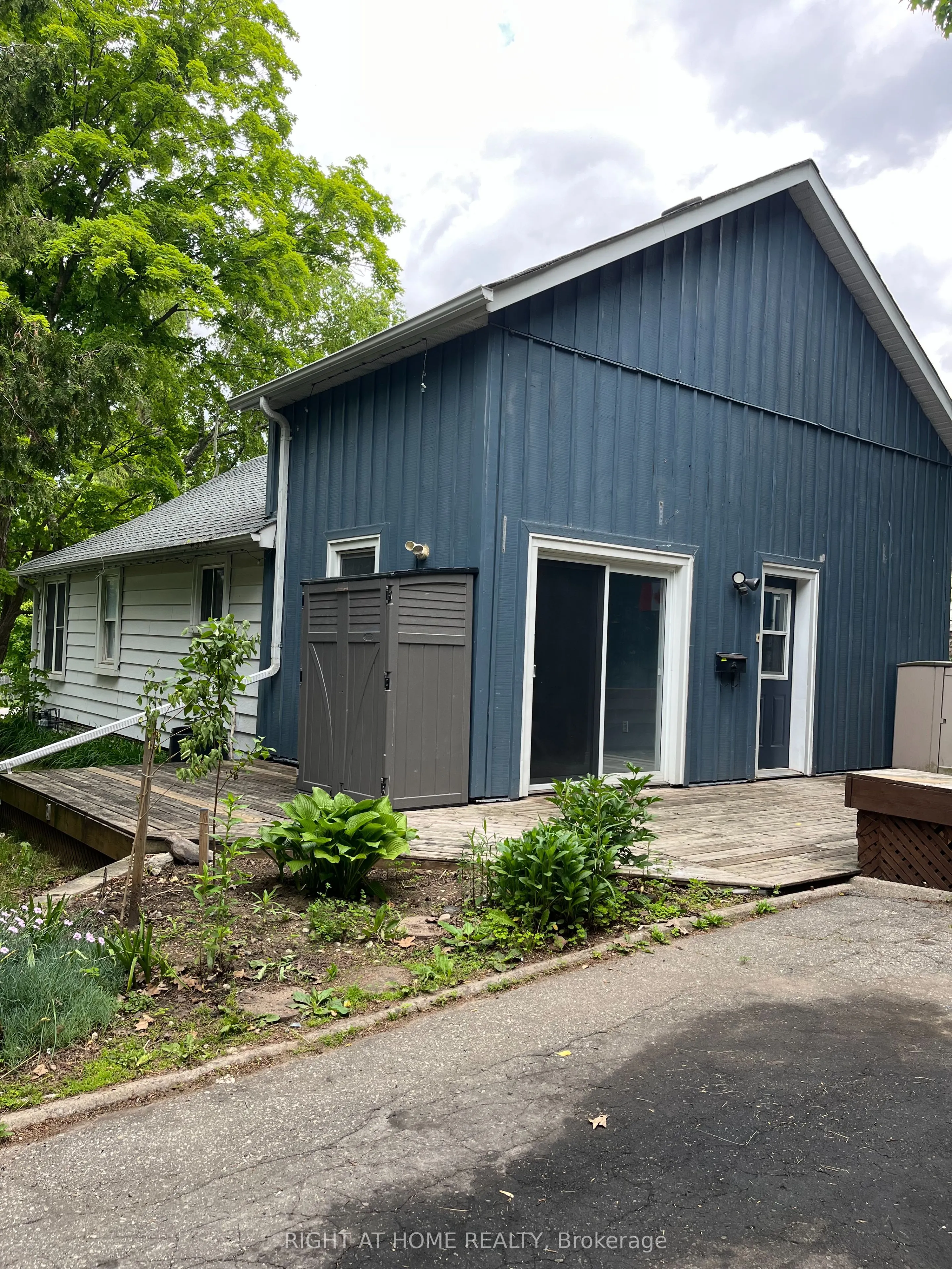 241 Glenwoods Avenue