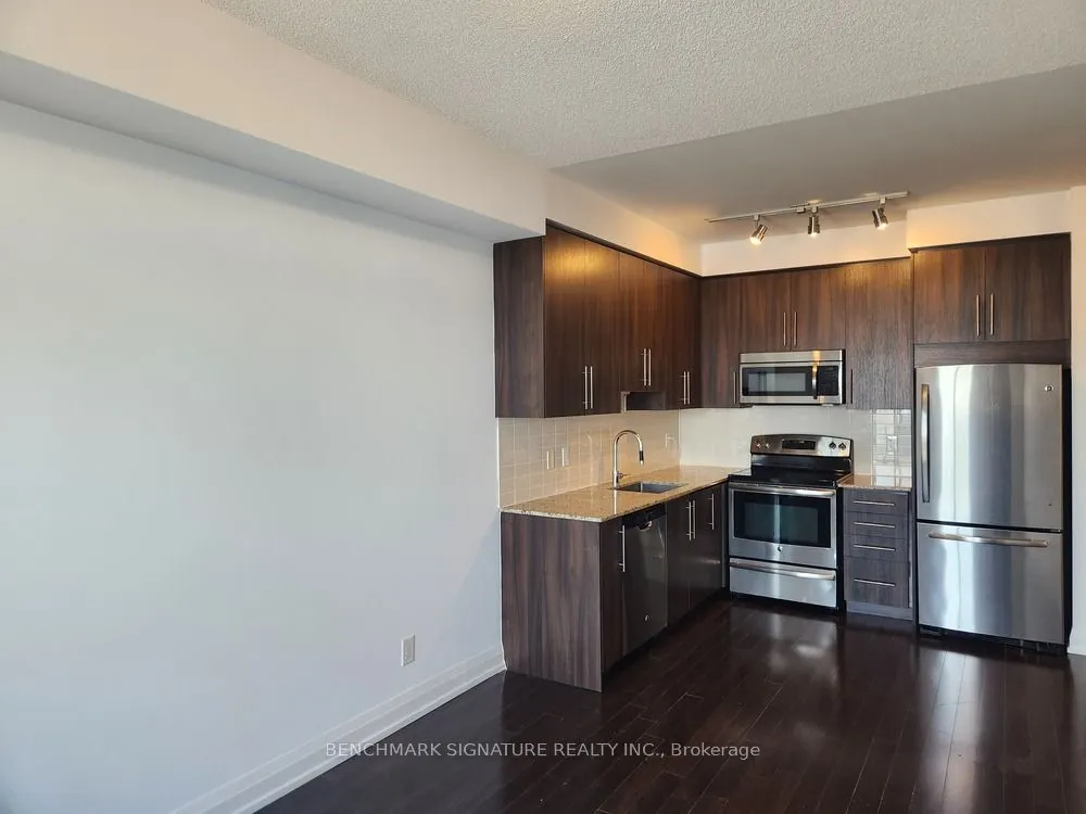 7161 Yonge Street, #518