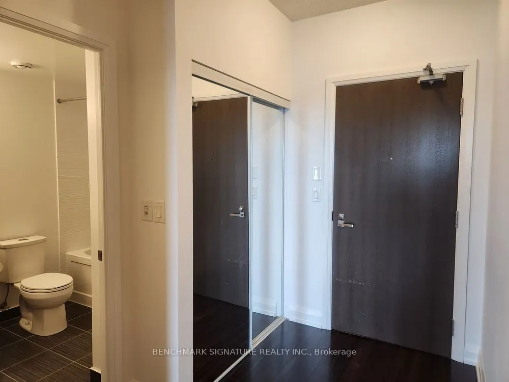 7161 Yonge Street, #518