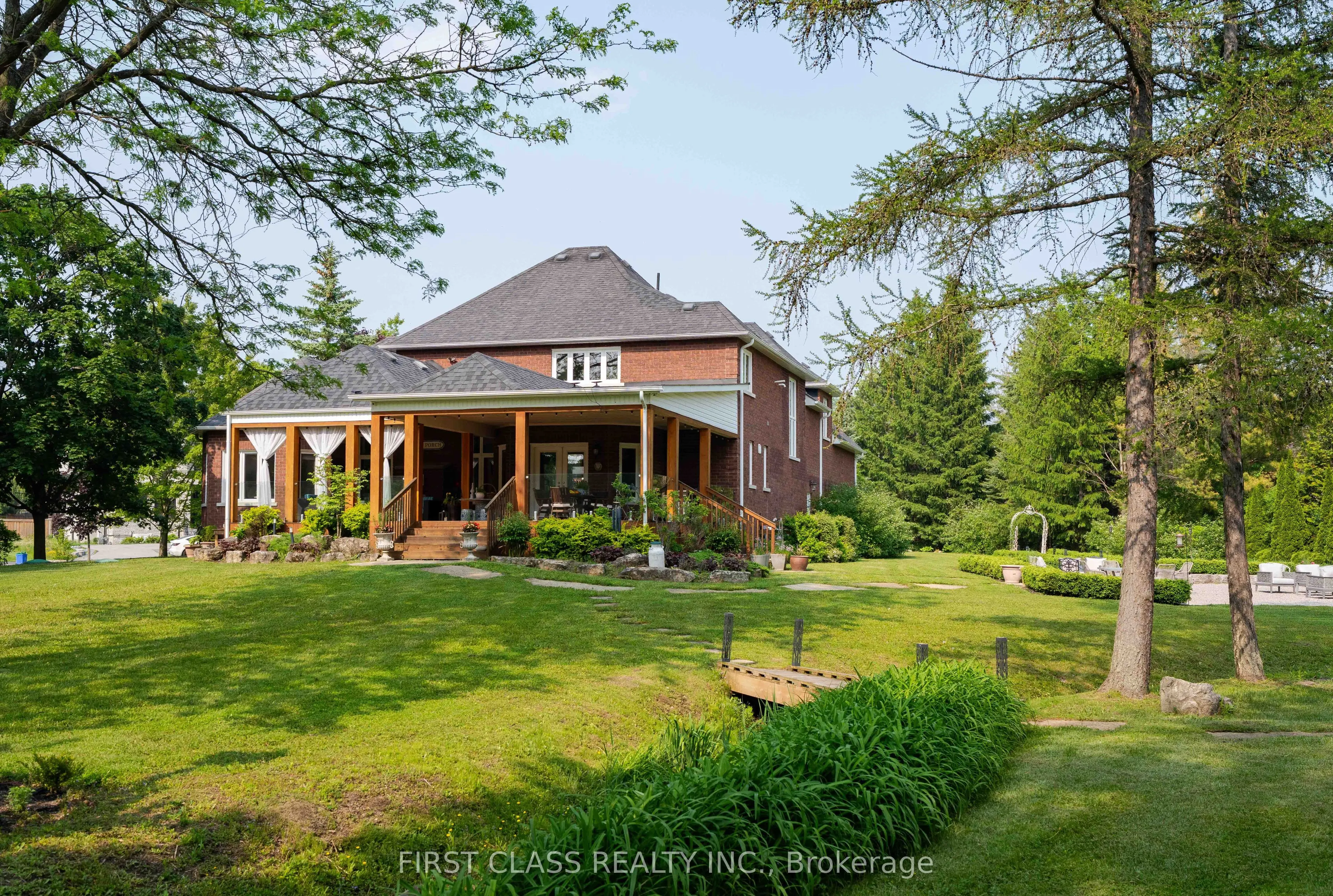 2 Vanvalley Drive