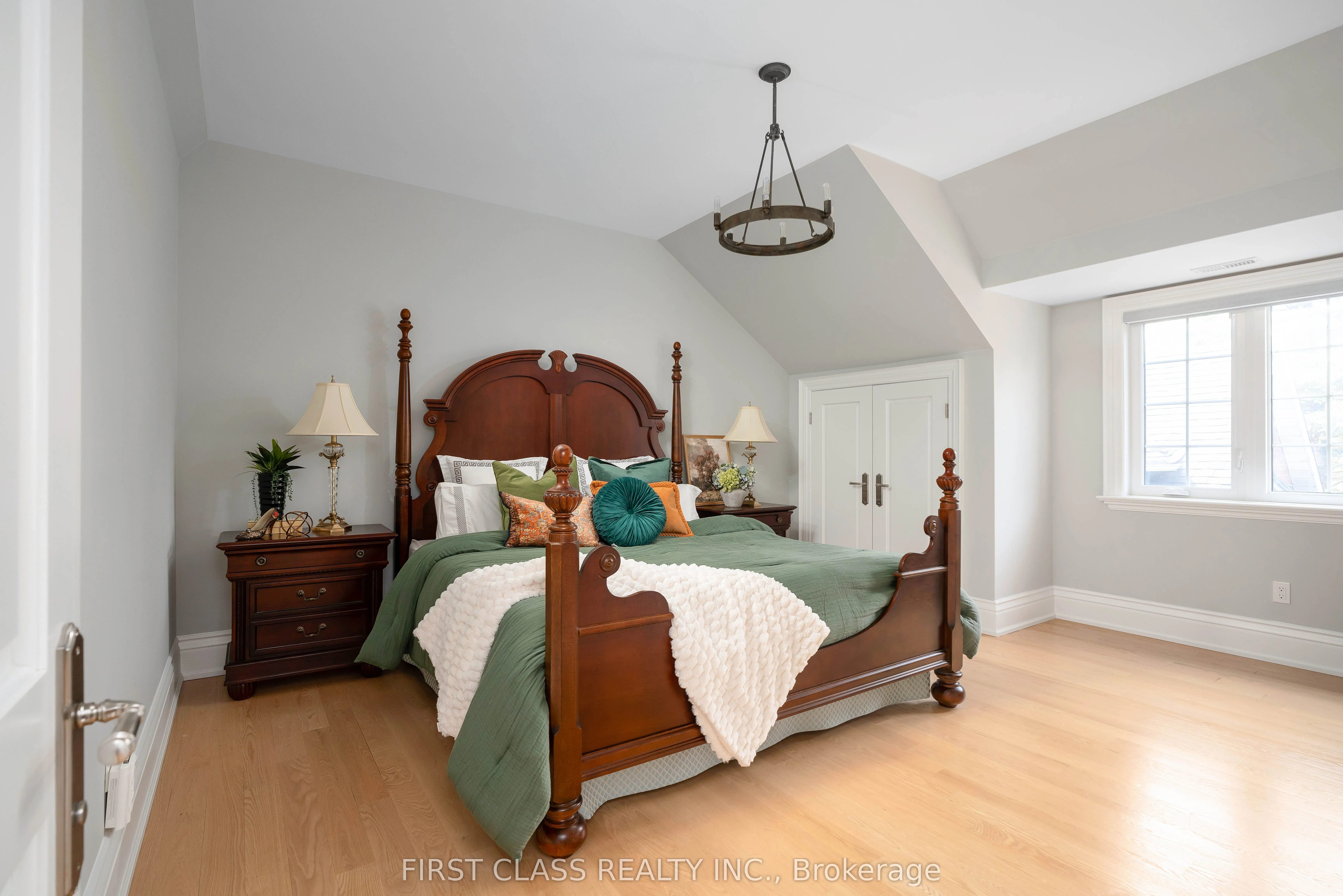 2 Vanvalley Drive