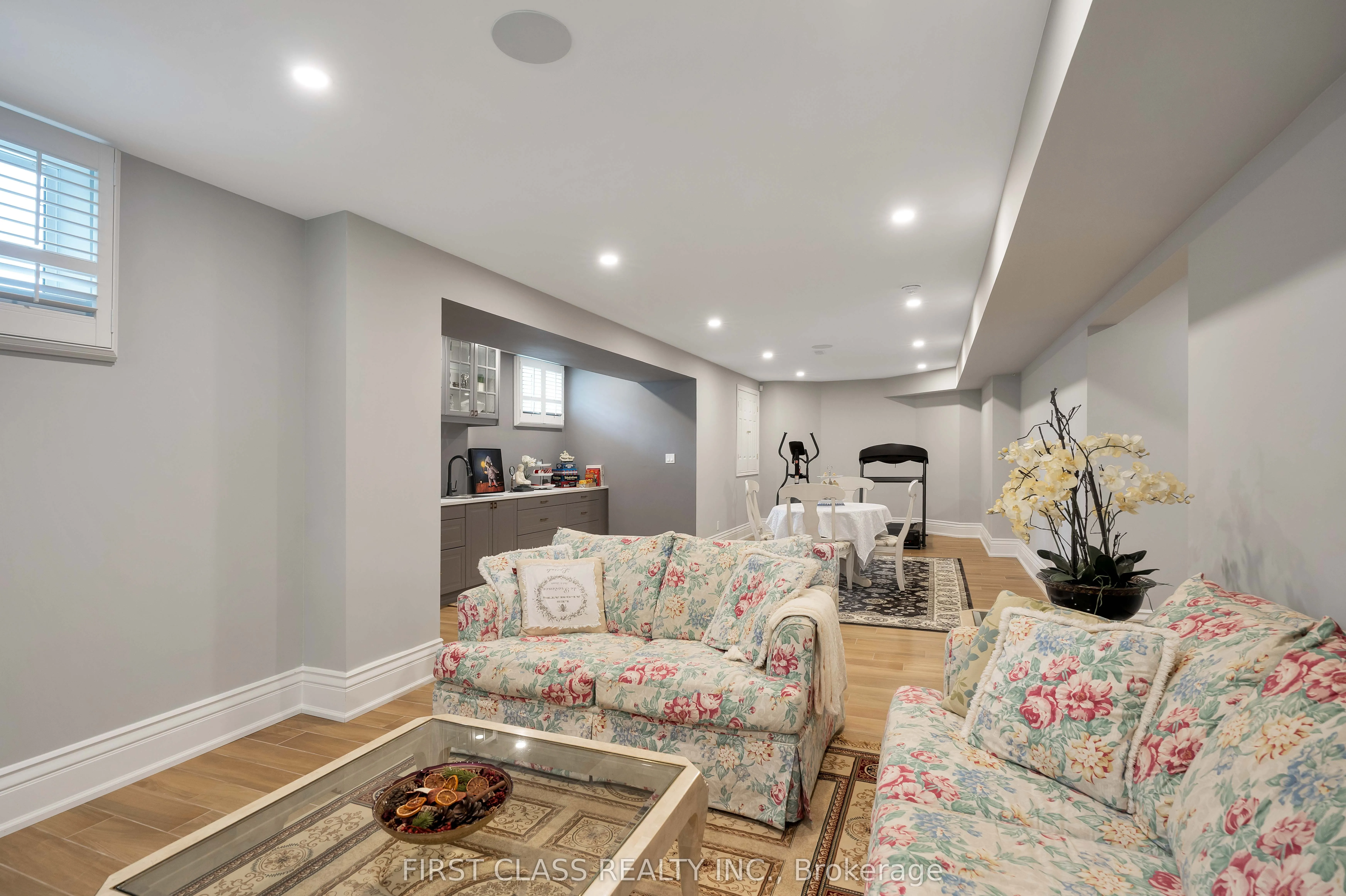 2 Vanvalley Drive
