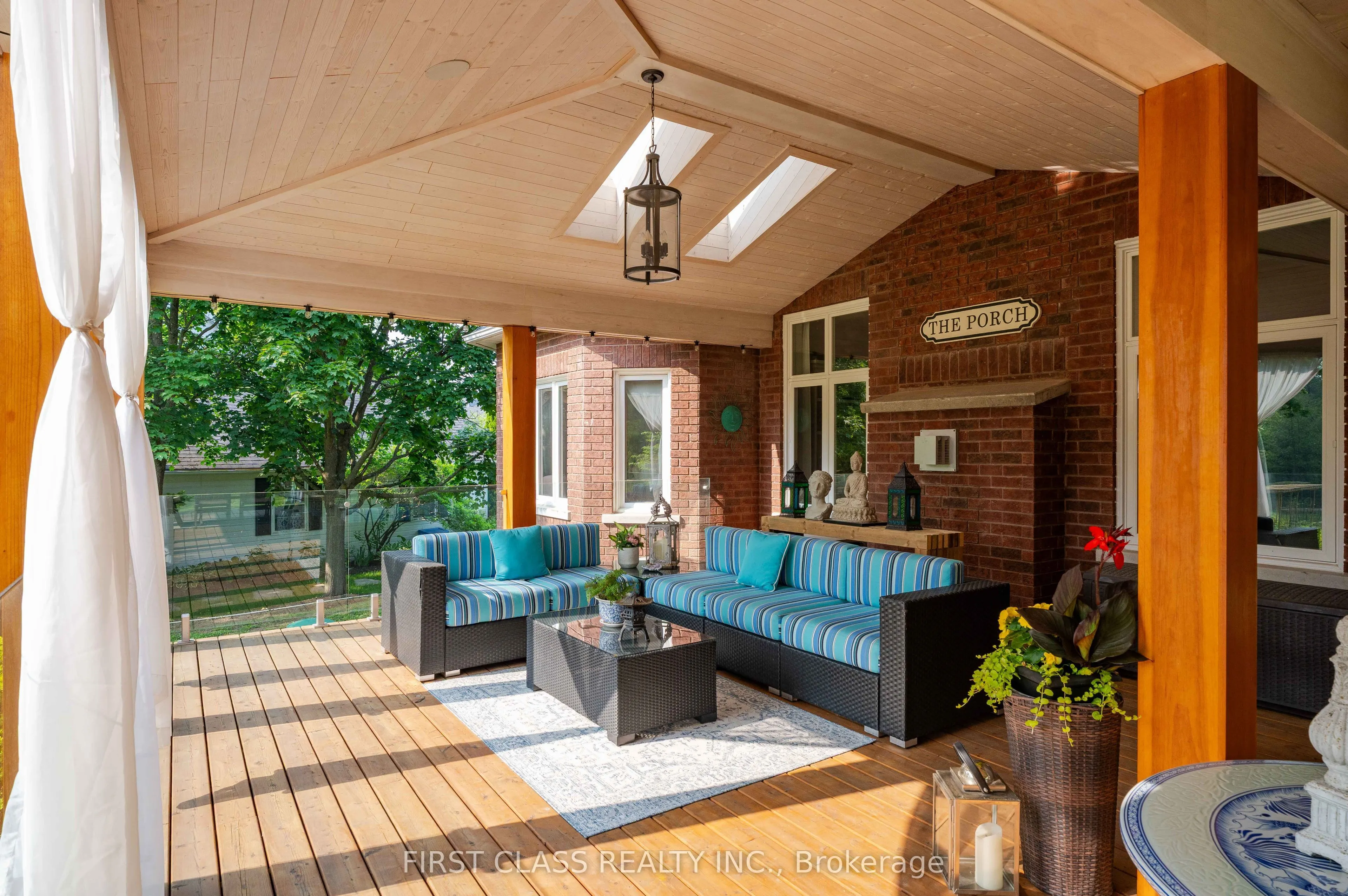 2 Vanvalley Drive