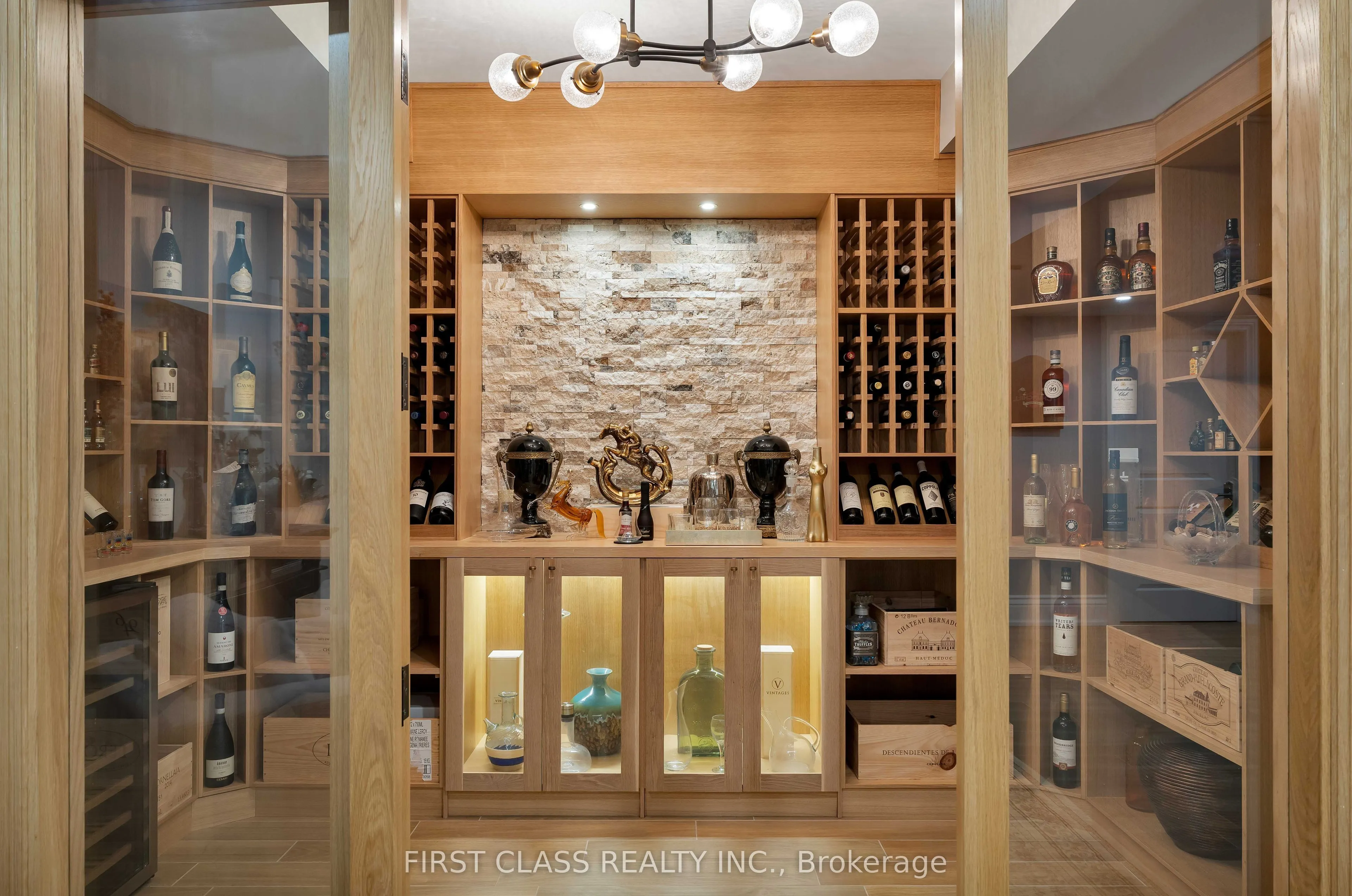2 Vanvalley Drive