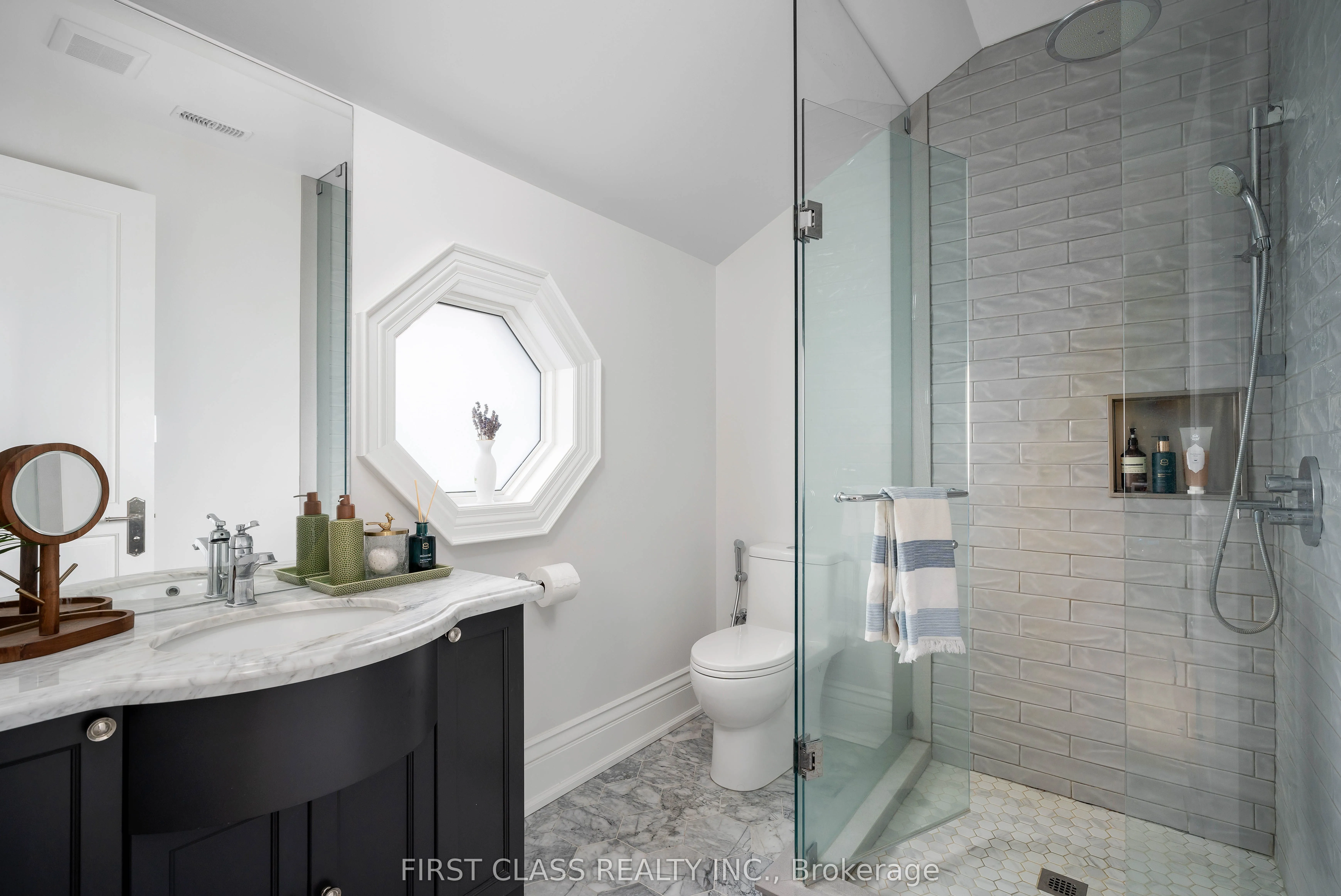 2 Vanvalley Drive
