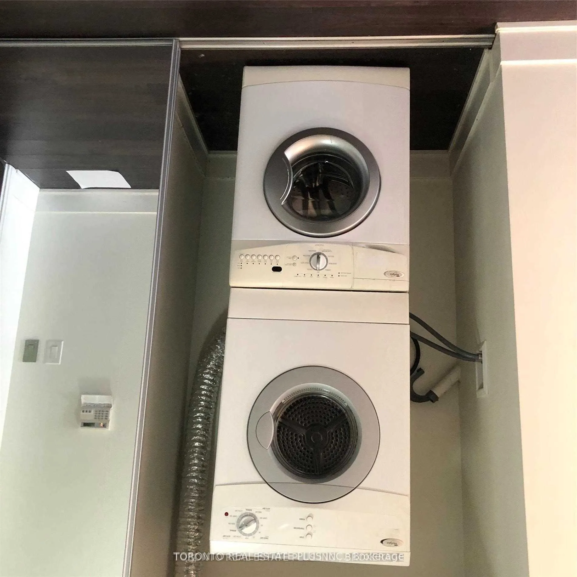 7608 Yonge Street, #206