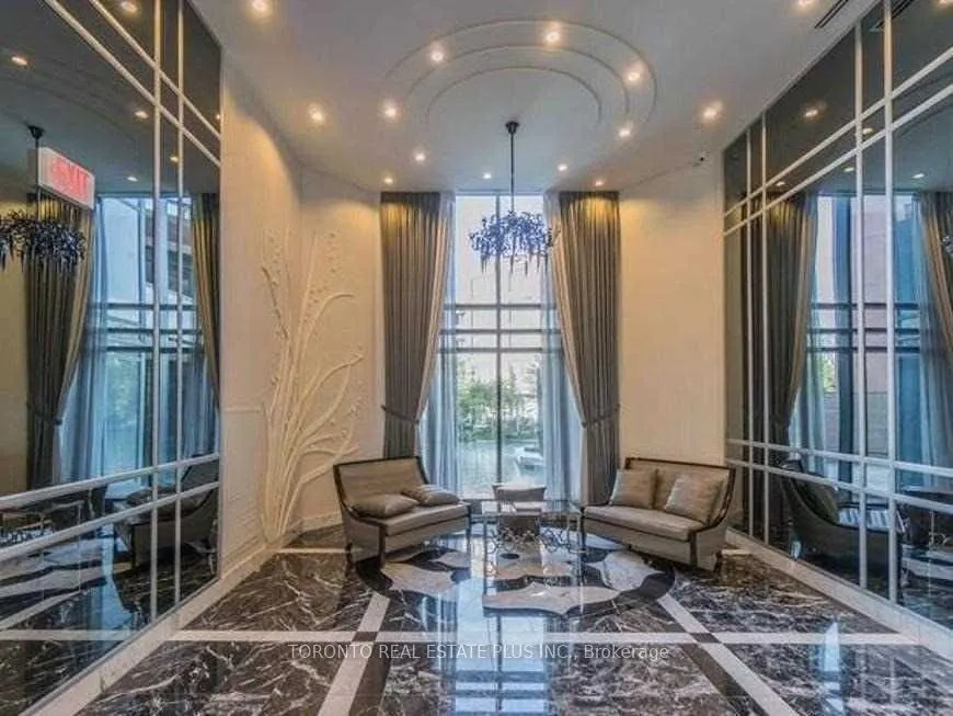 7608 Yonge Street, #206