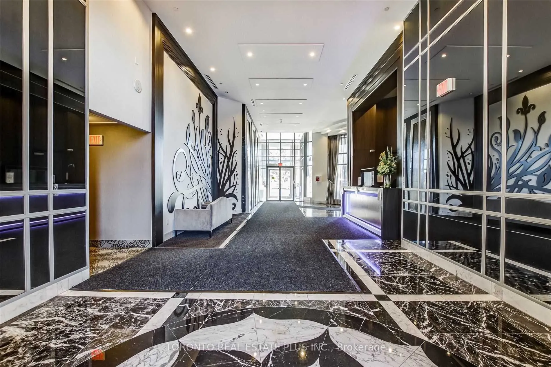 7608 Yonge Street, #206