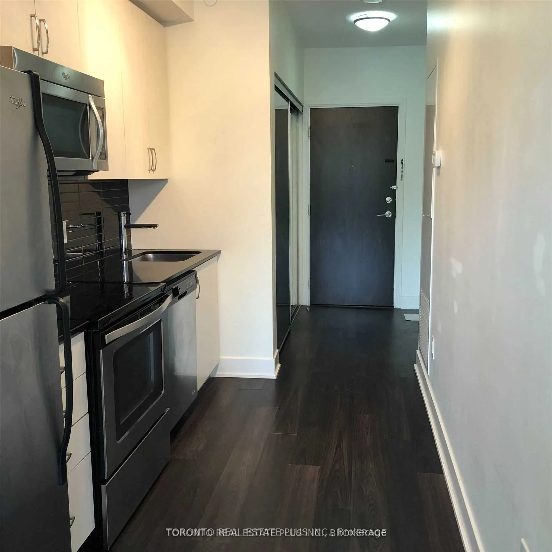 7608 Yonge Street, #206