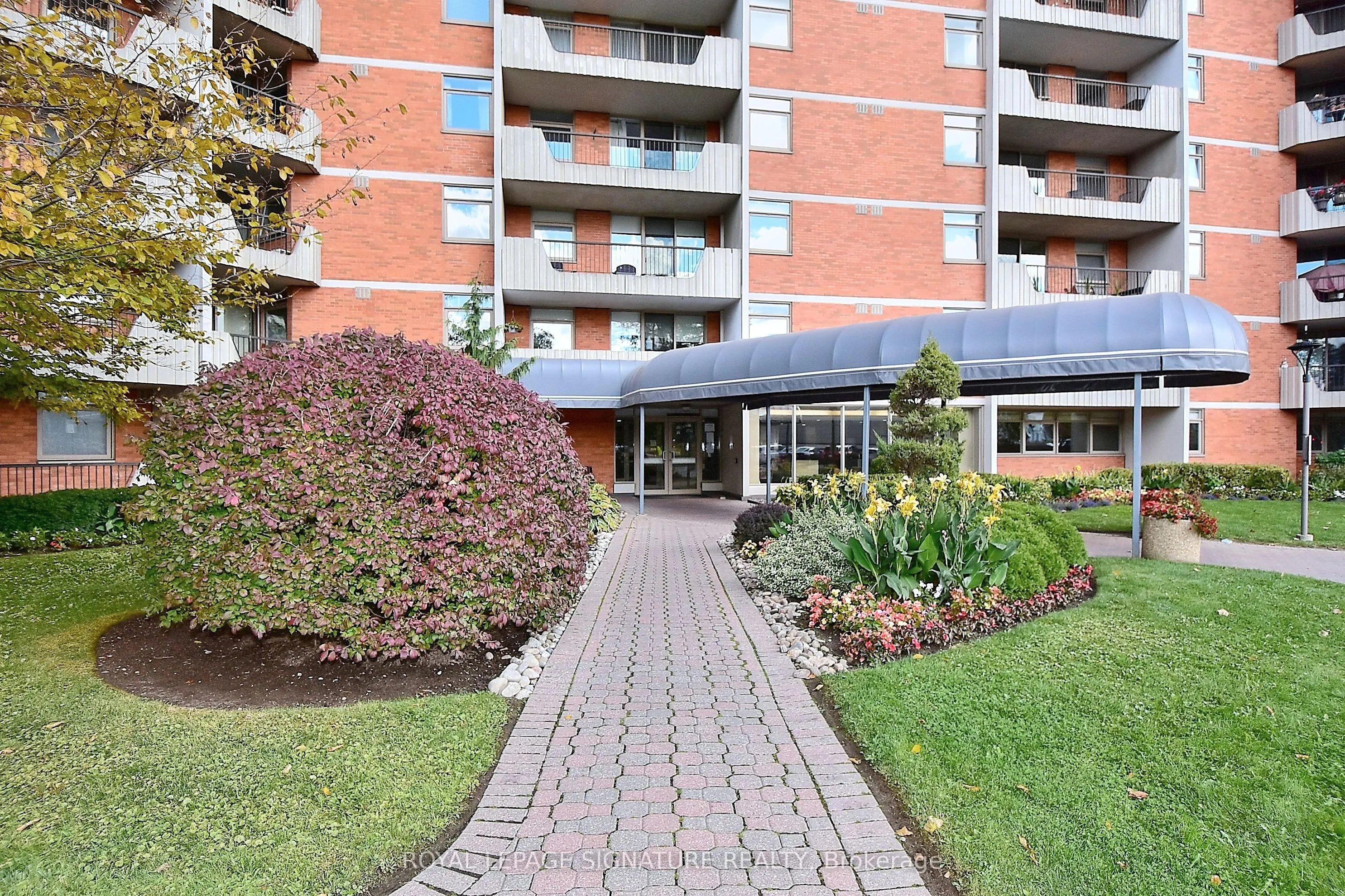 7811 Yonge Street, #1208