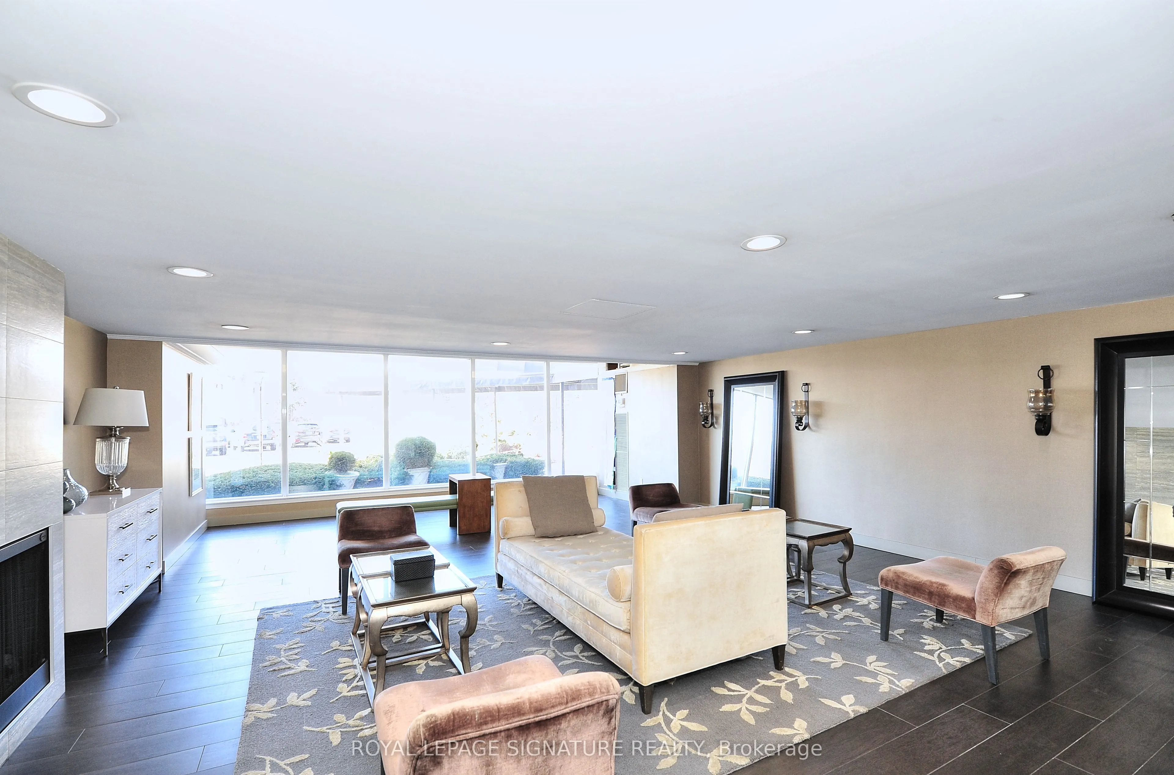 7811 Yonge Street, #1208