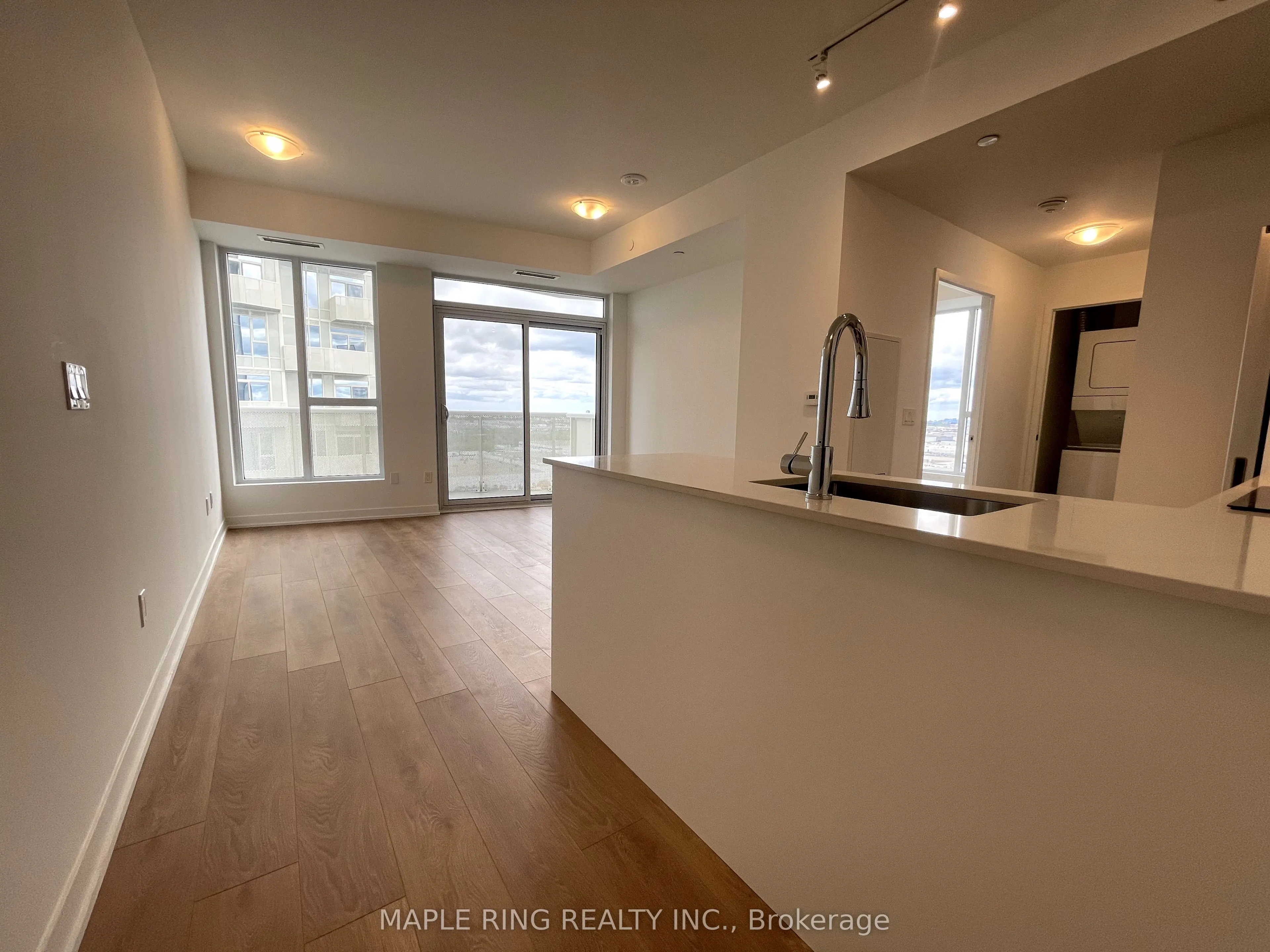 10 Abeja Street, #1418