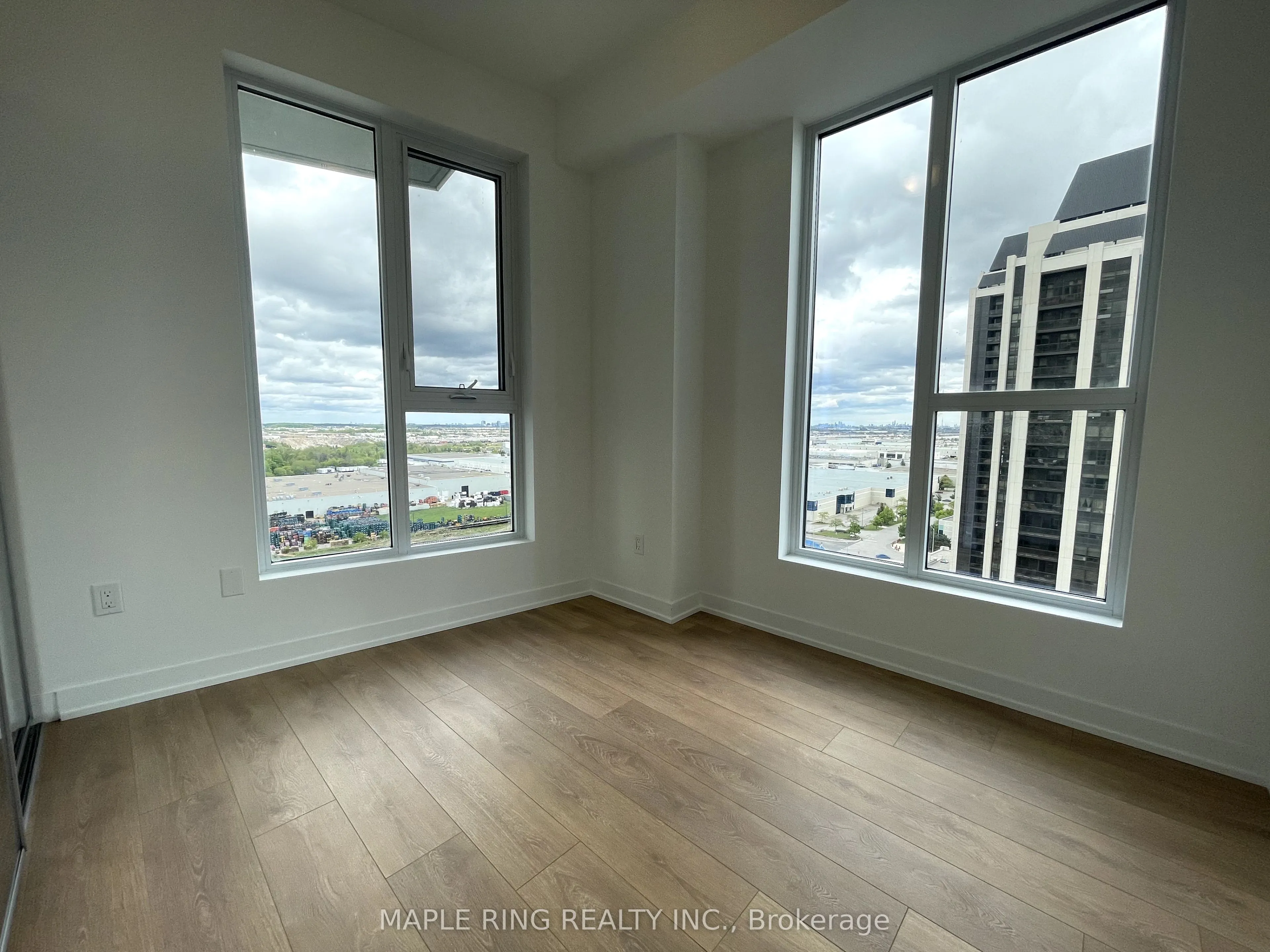 10 Abeja Street, #1418