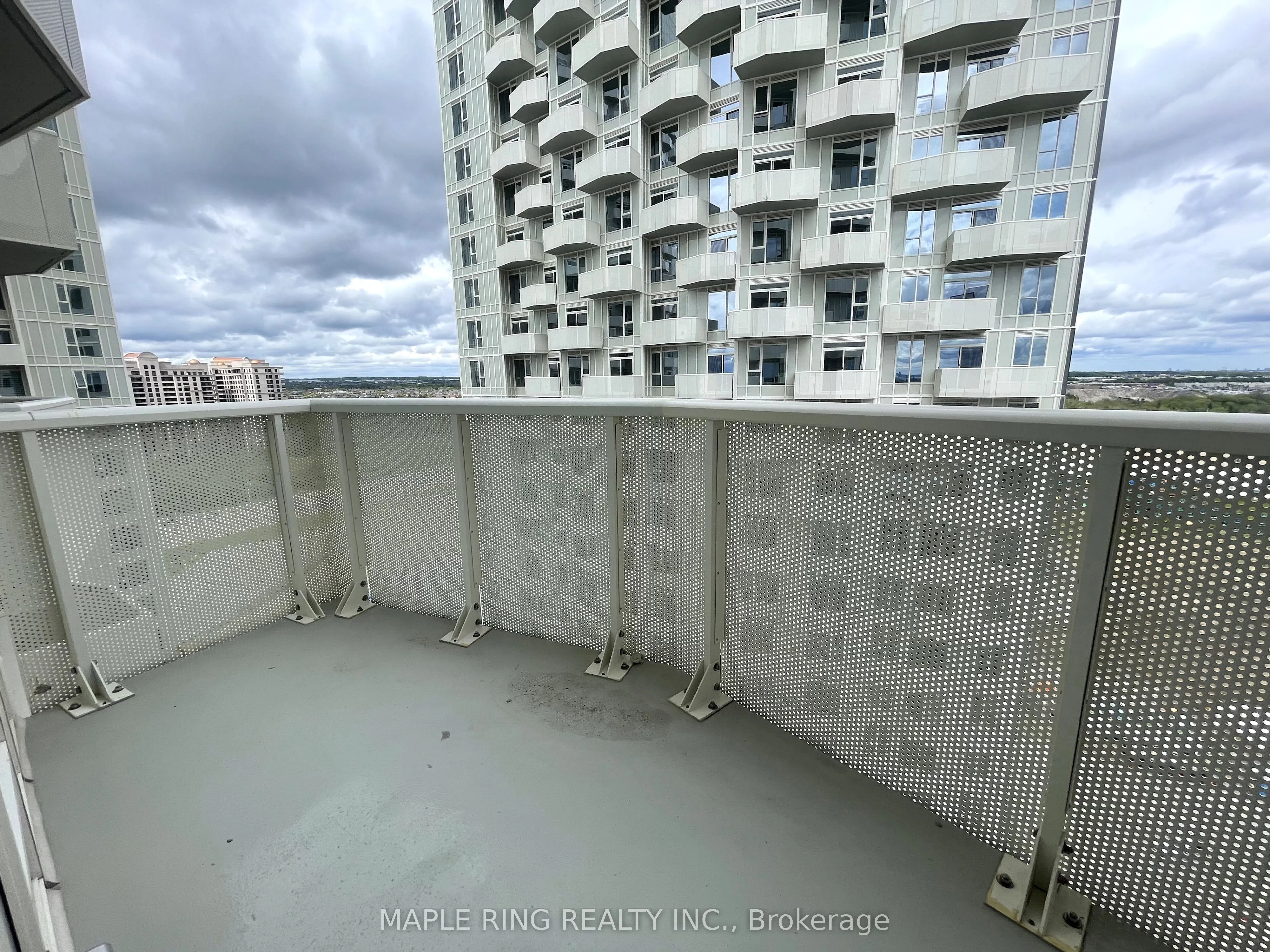 10 Abeja Street, #1418