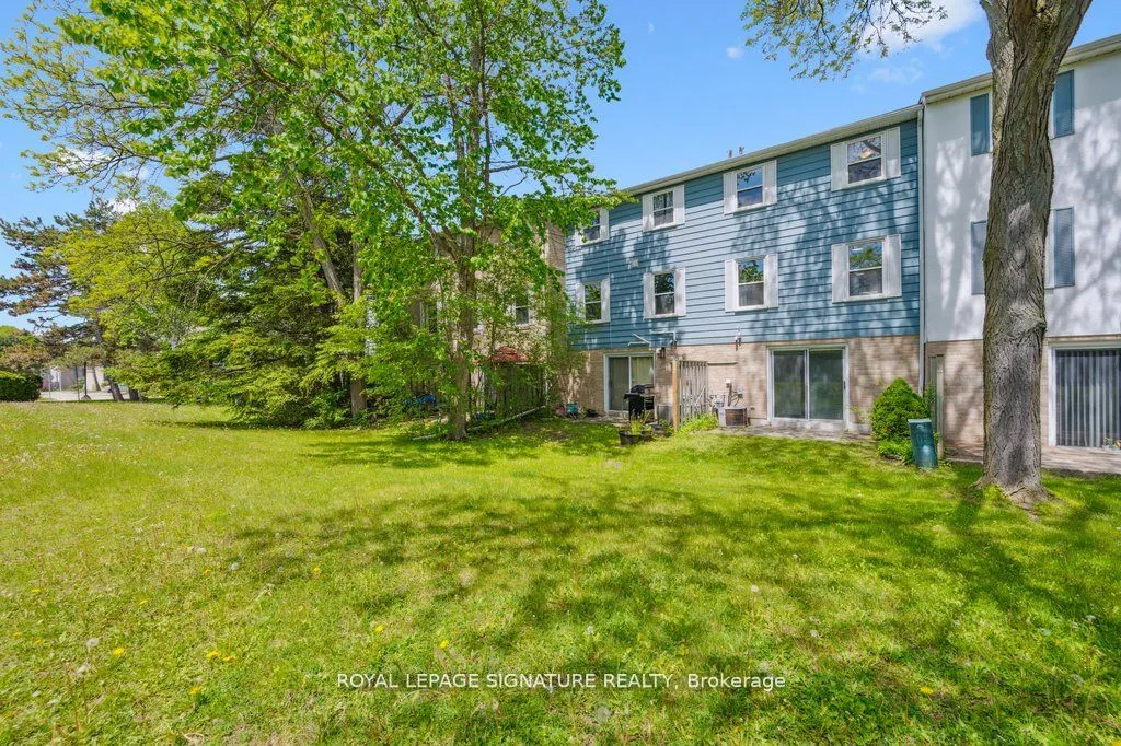 1856 John Street, #06
