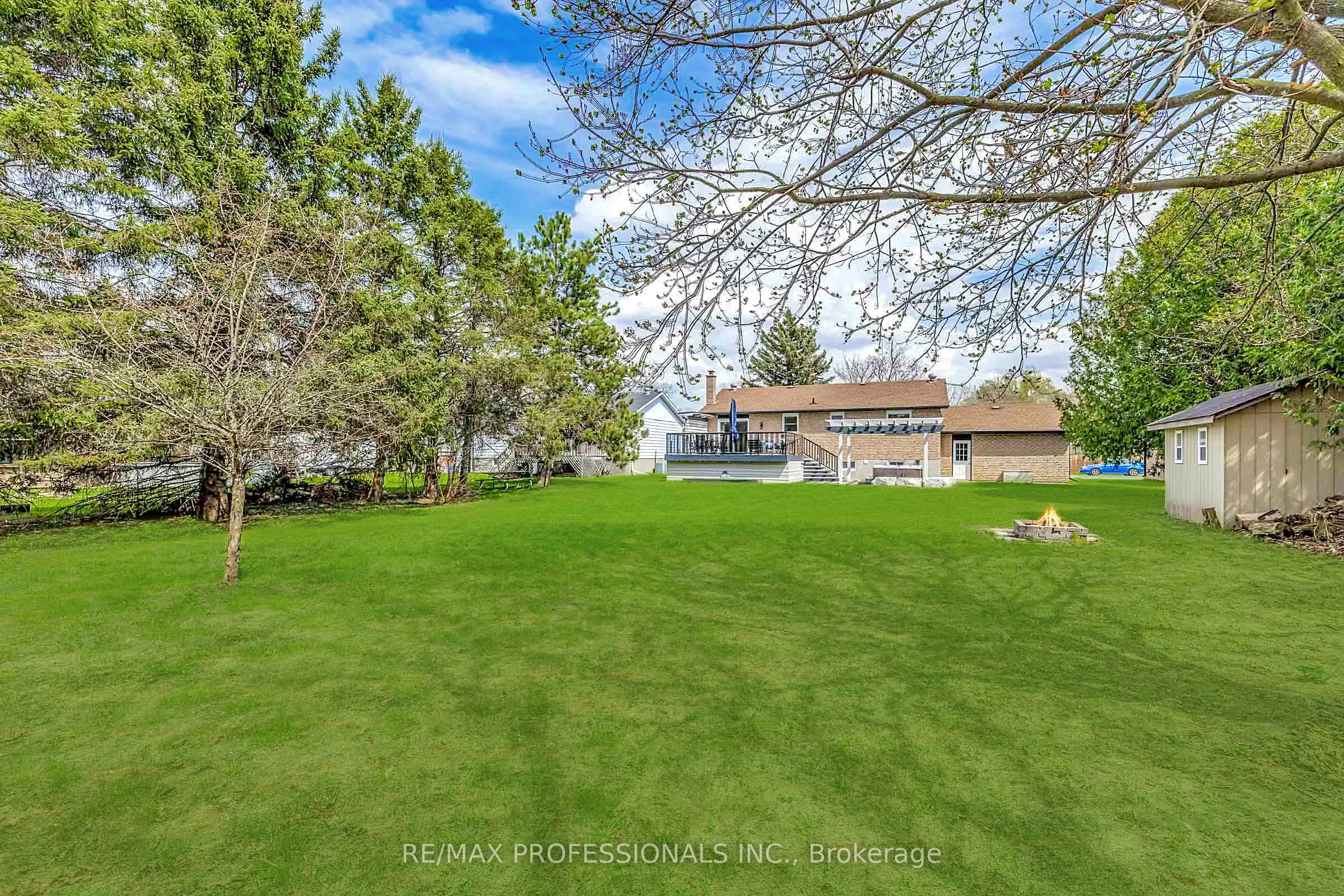 16 Wales Avenue N
