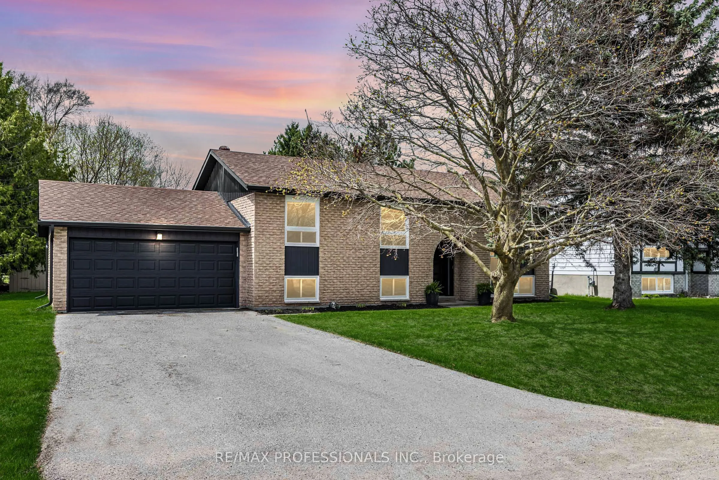 16 Wales Avenue N