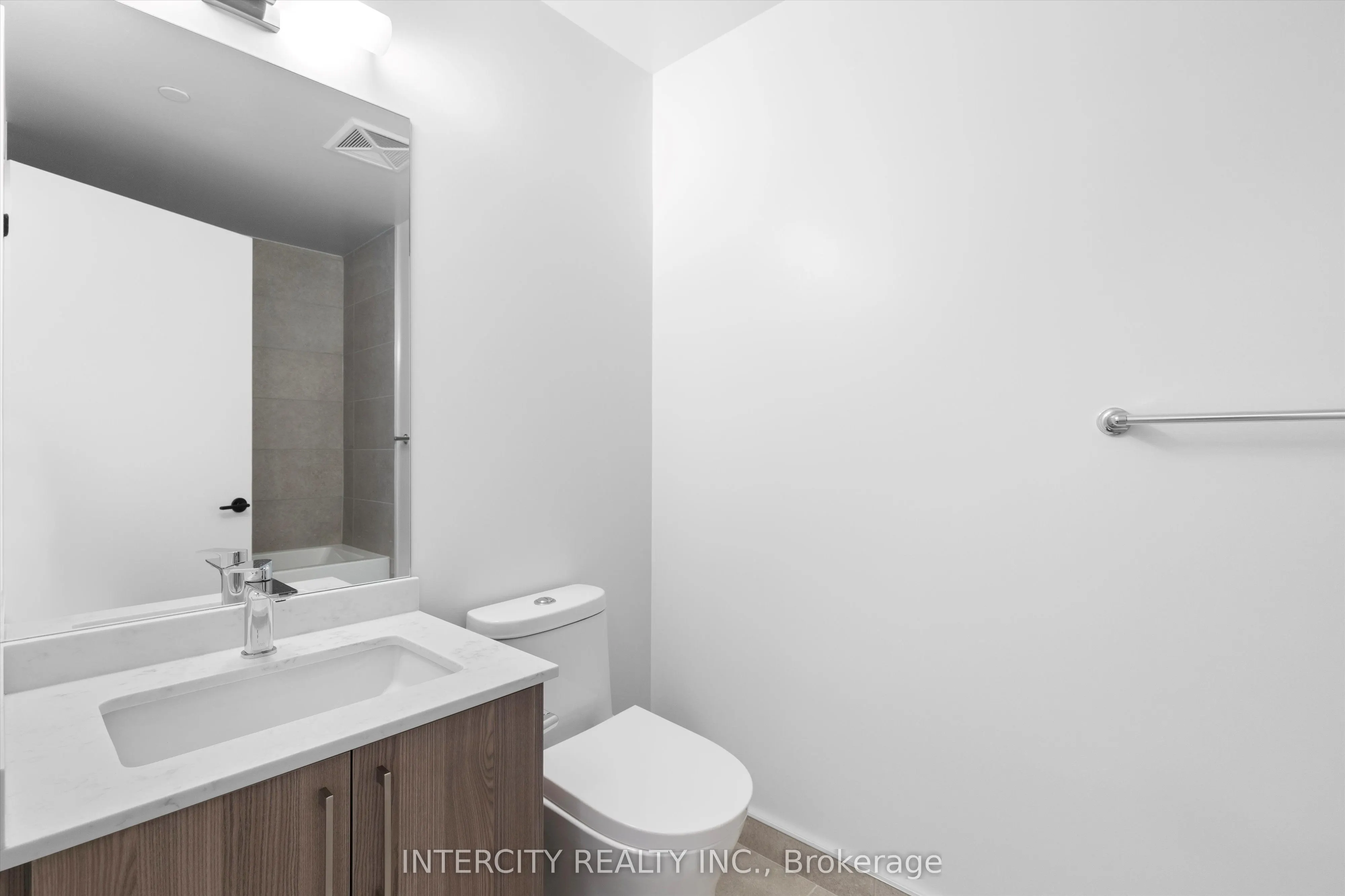 2075 King Road, #202