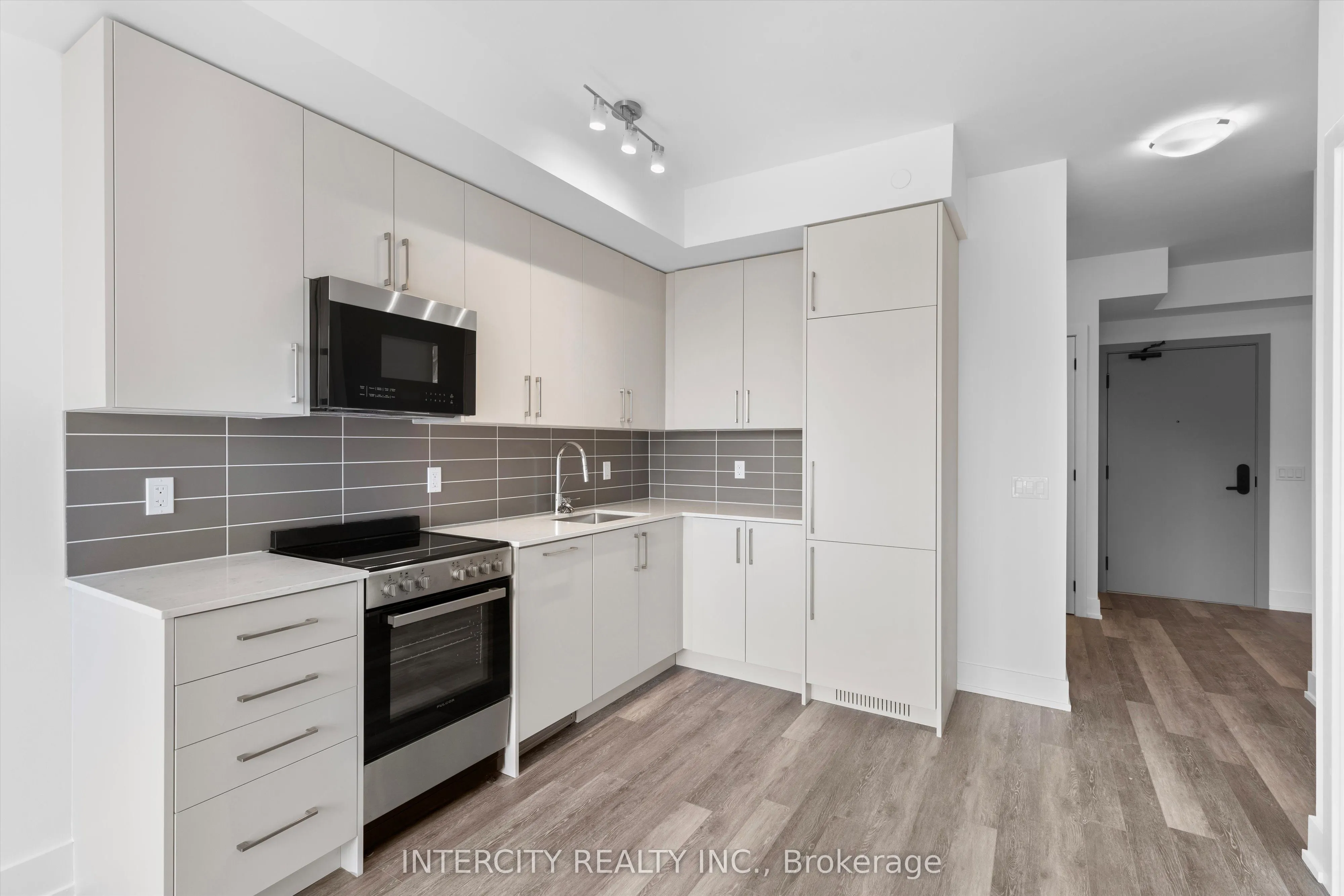 2075 King Road, #202