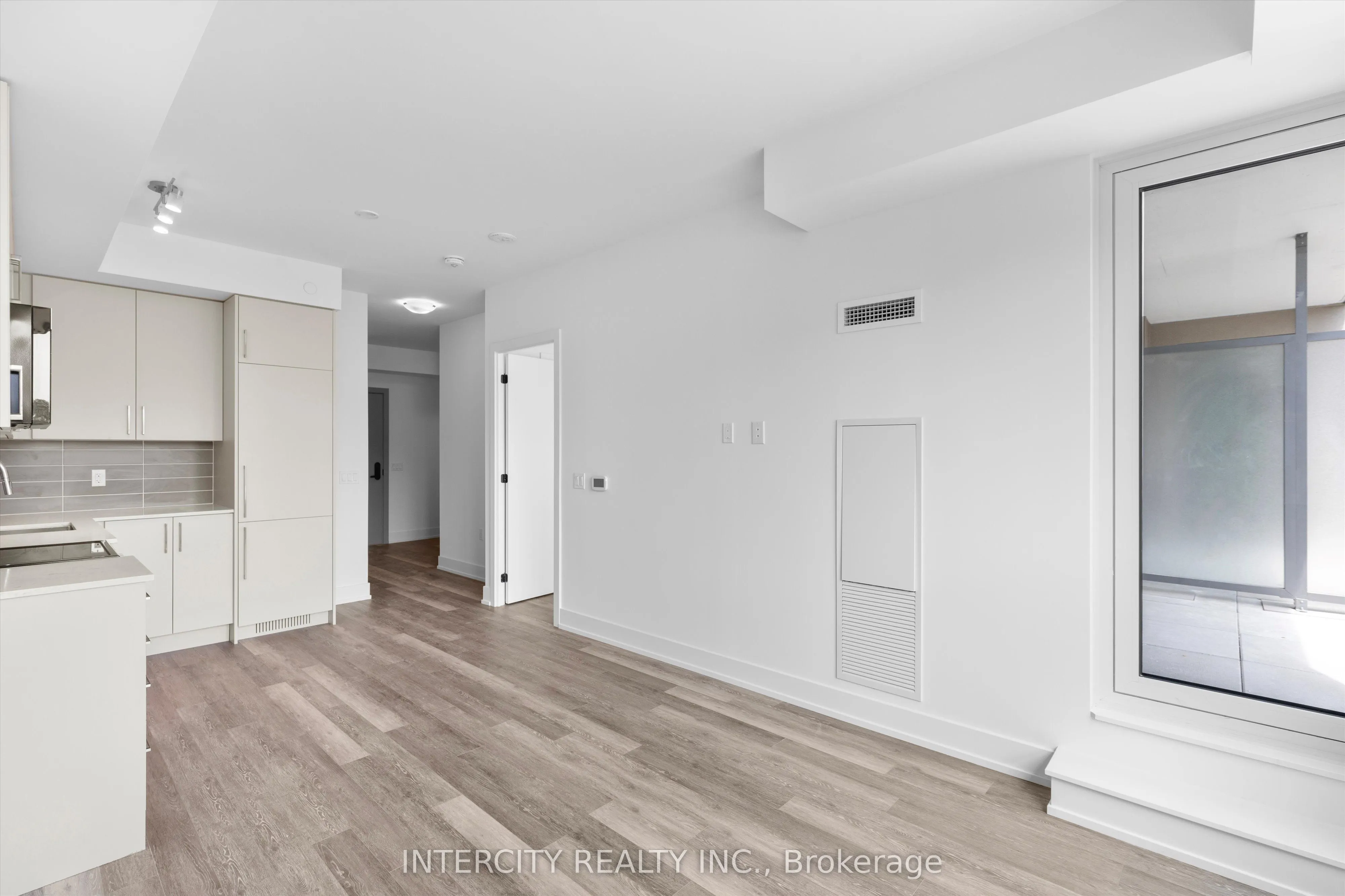 2075 King Road, #202