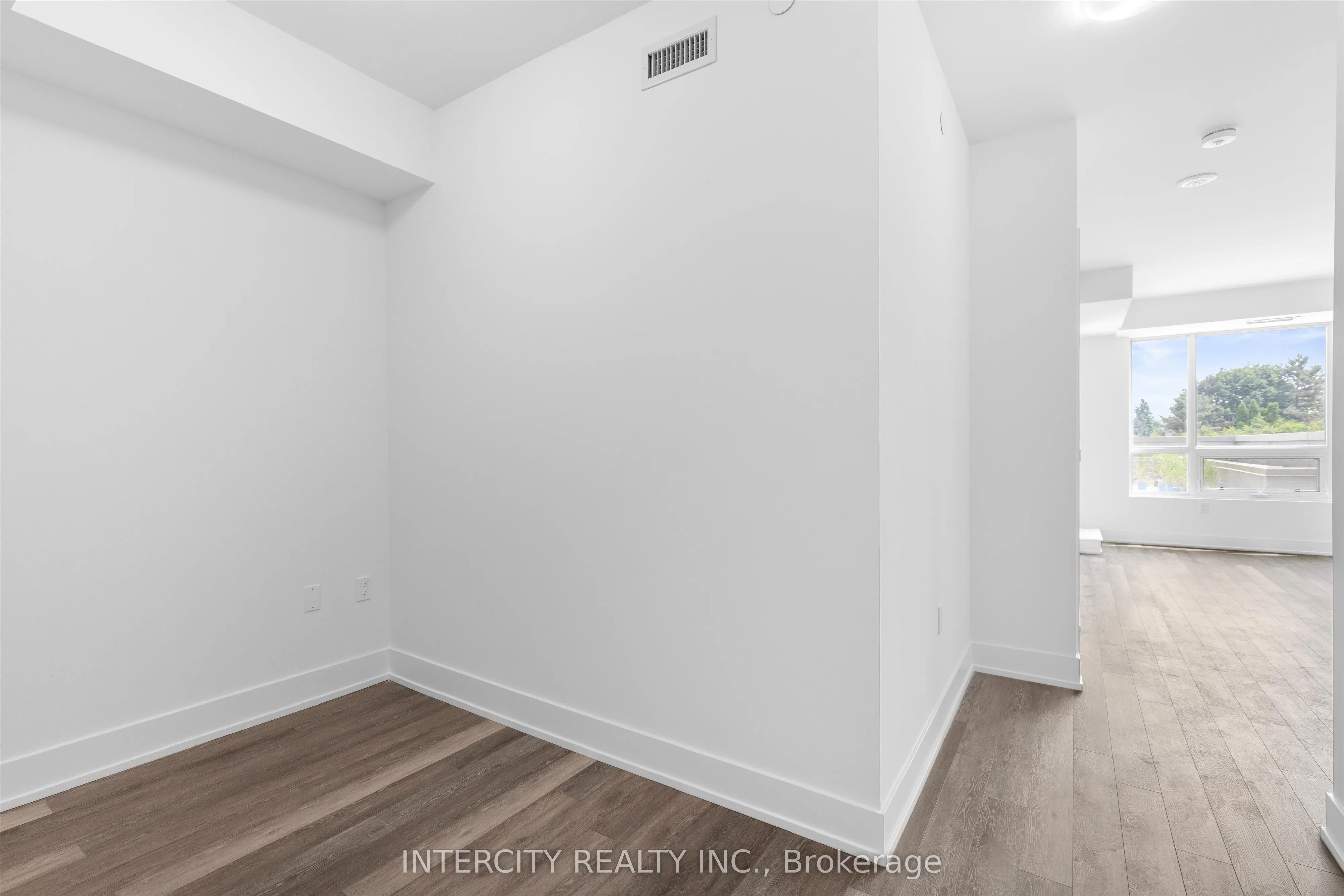 2075 King Road, #202