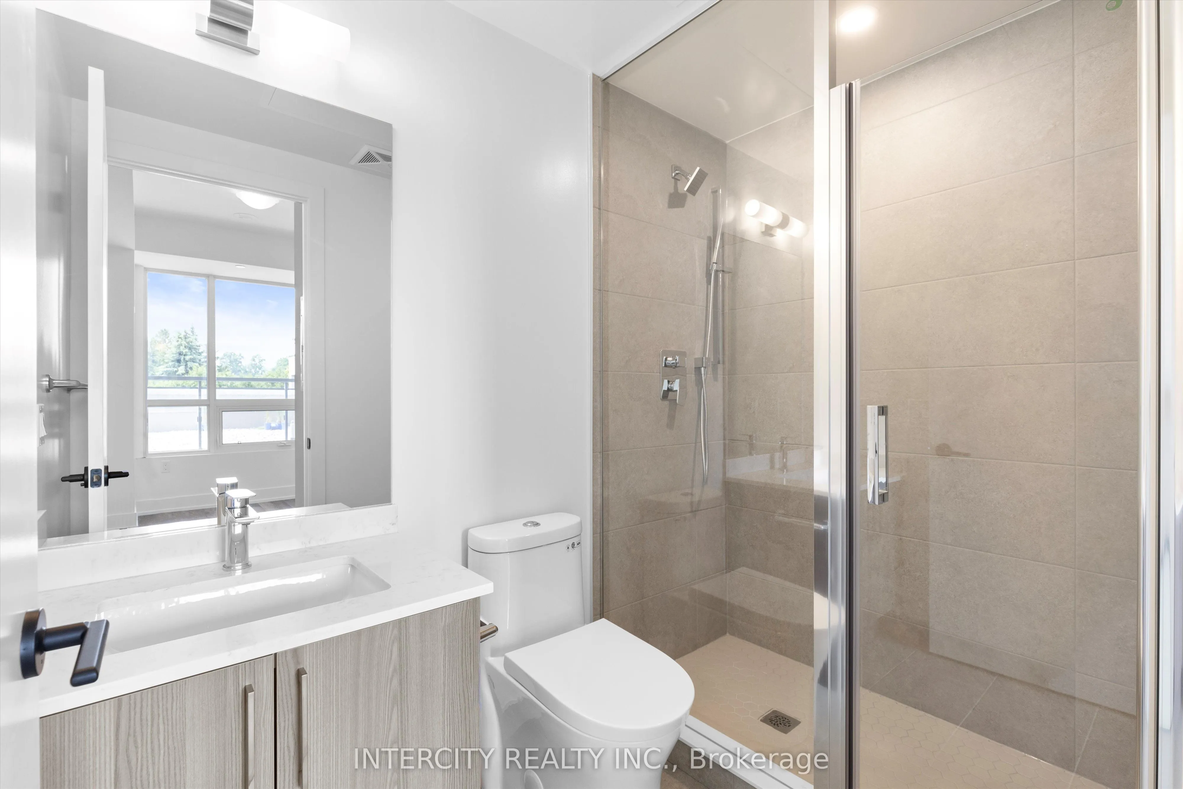 2075 King Road, #202