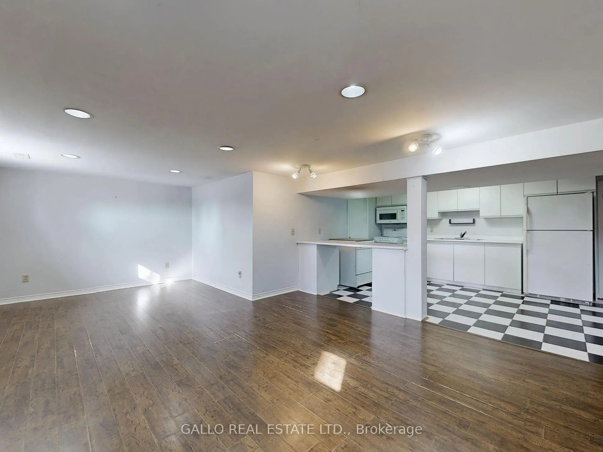 170 East Street E