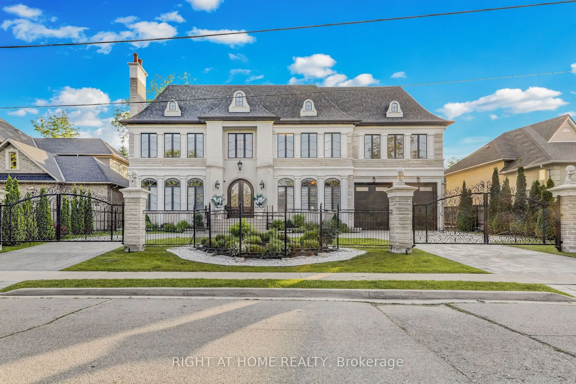 10 Yongeview Avenue