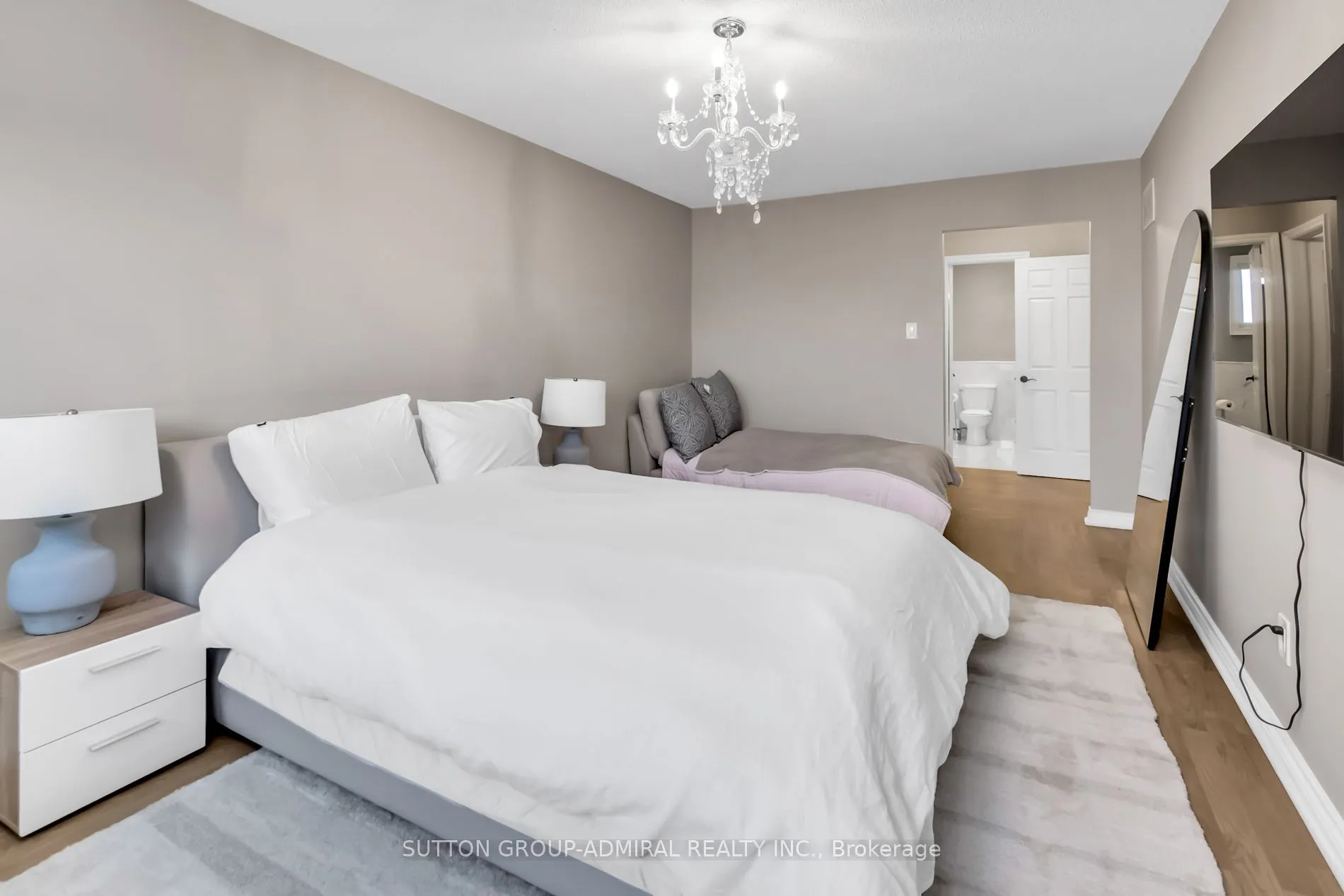 119 Mccabe Crescent, #Main & 2nd