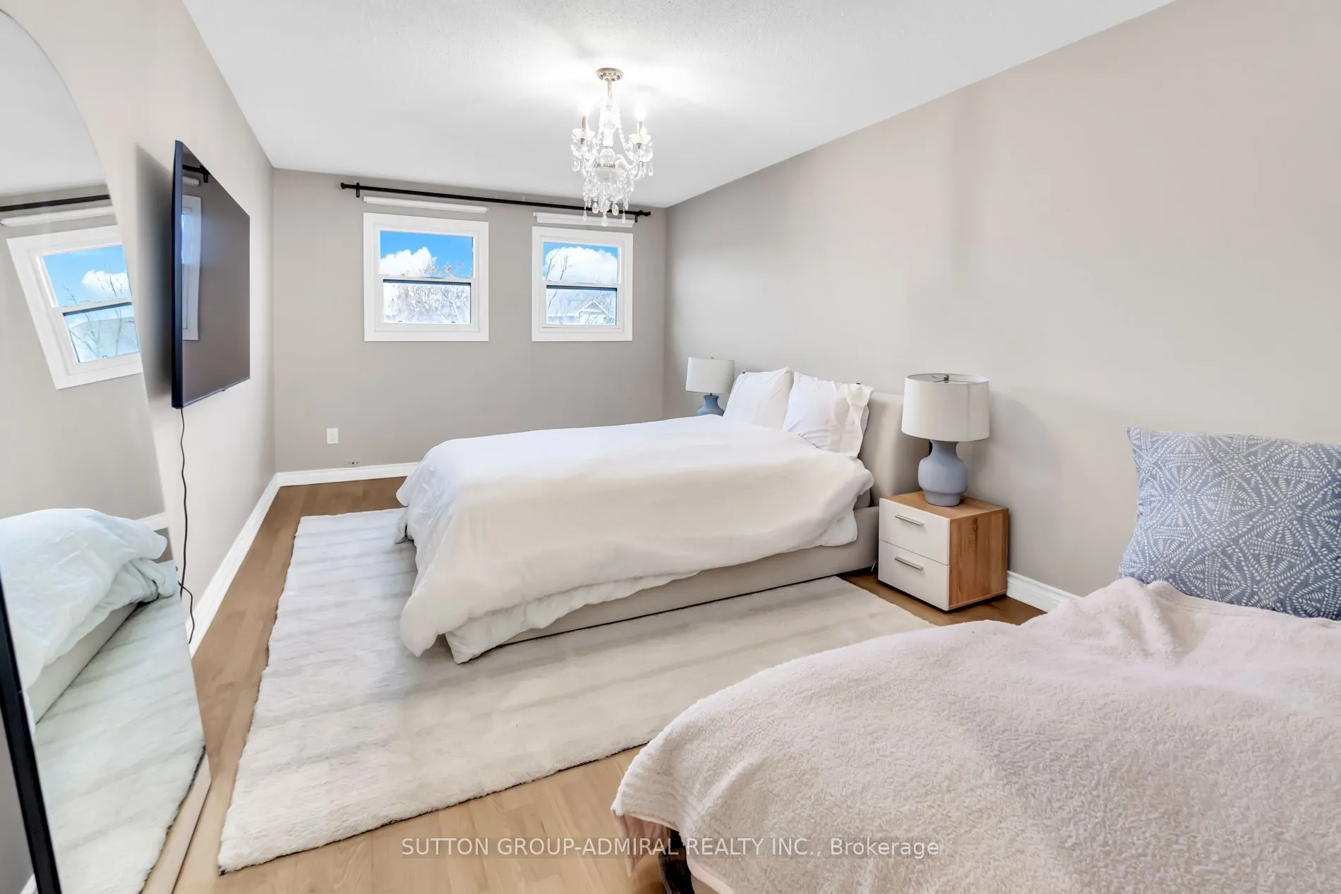 119 Mccabe Crescent, #Main & 2nd