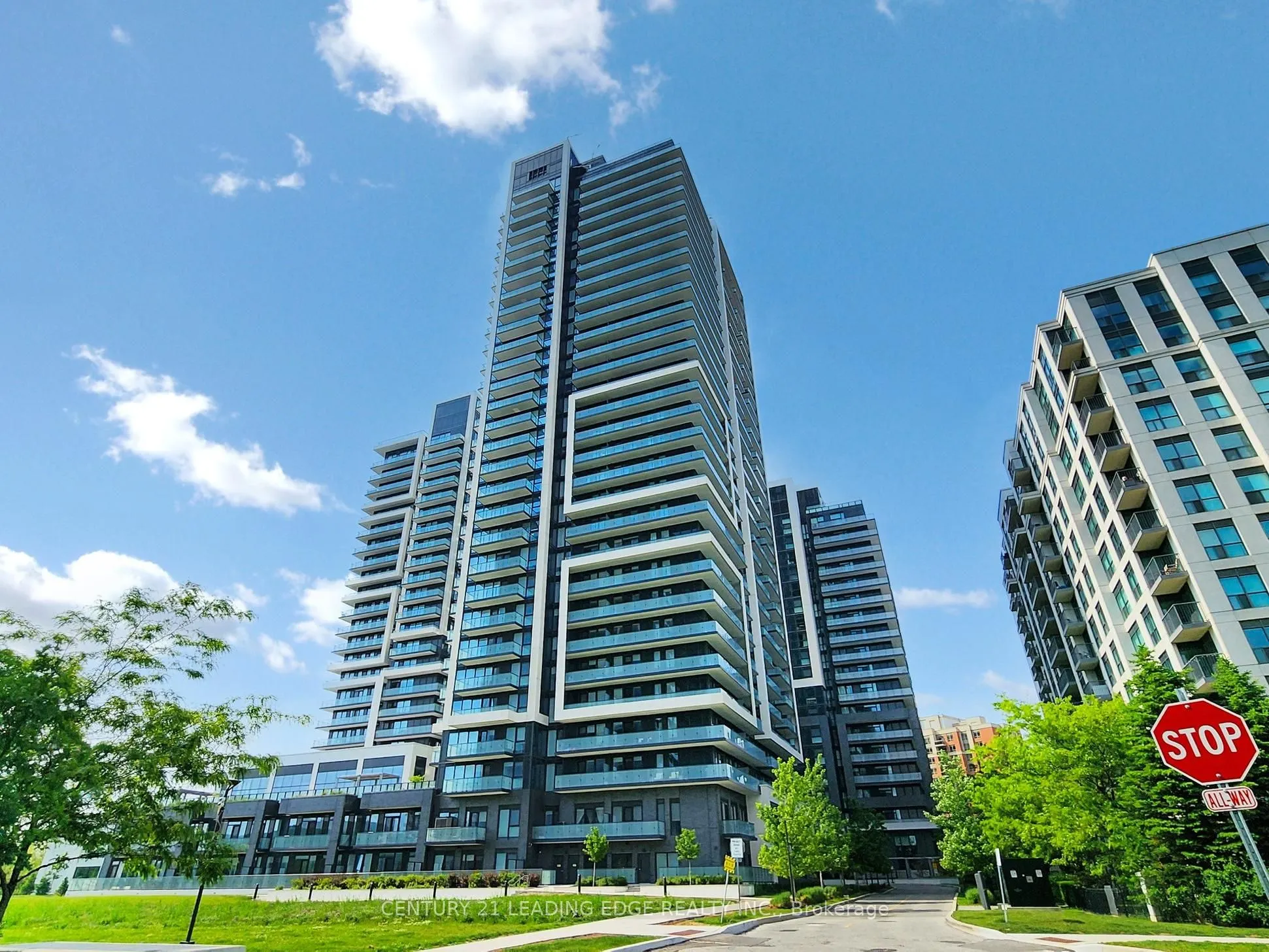 105 Oneida Crescent, #202