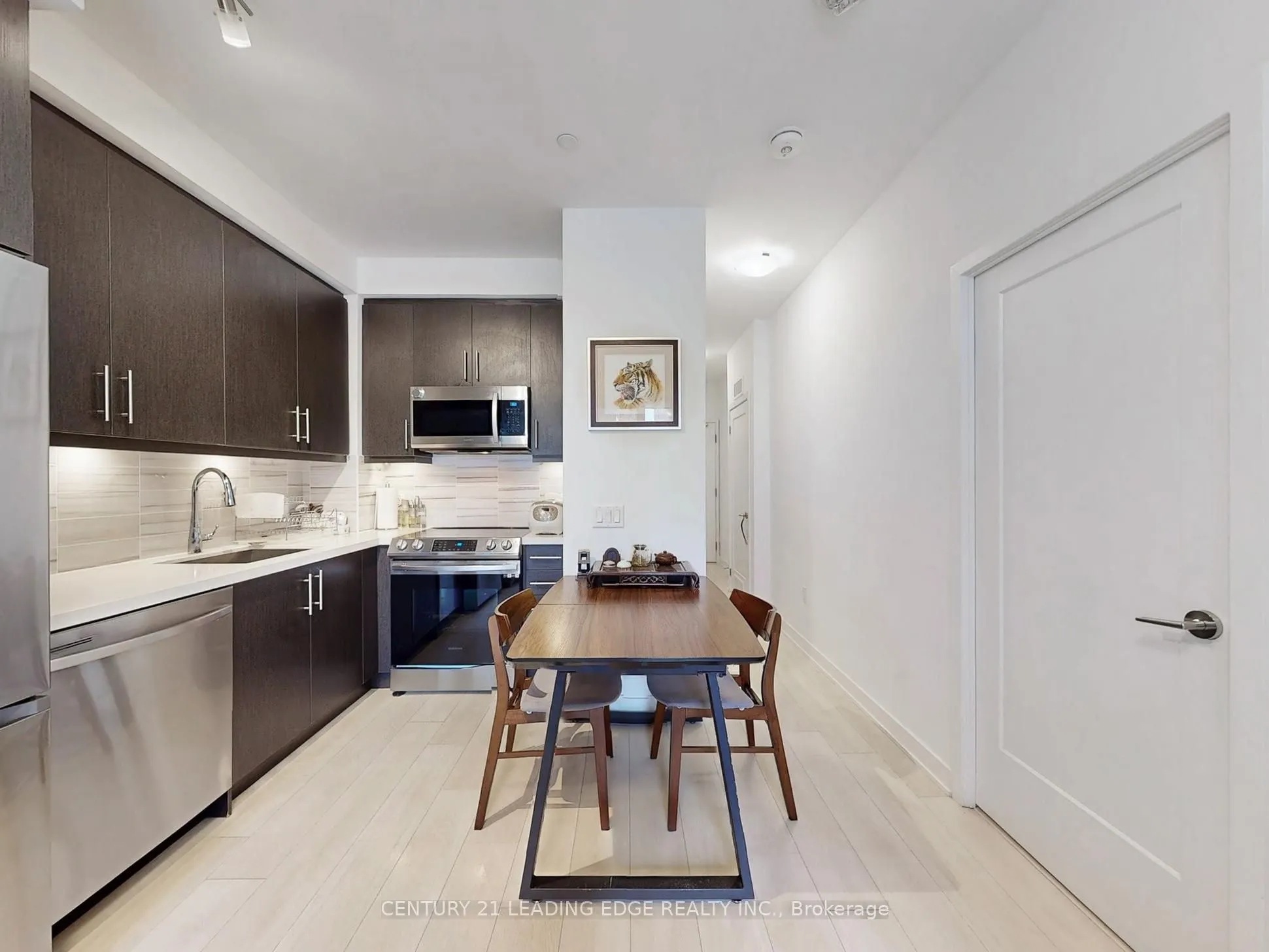 105 Oneida Crescent, #202
