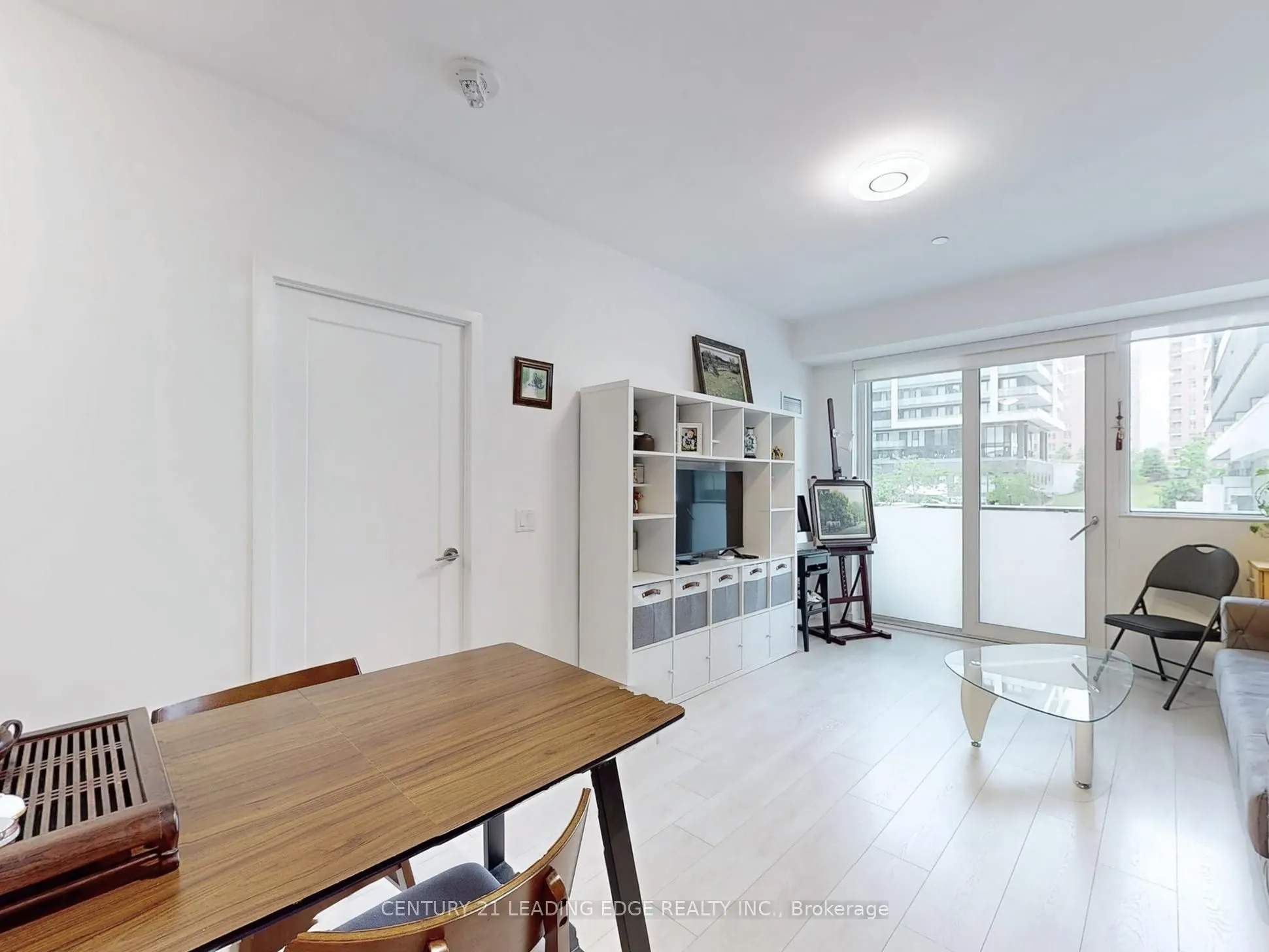 105 Oneida Crescent, #202