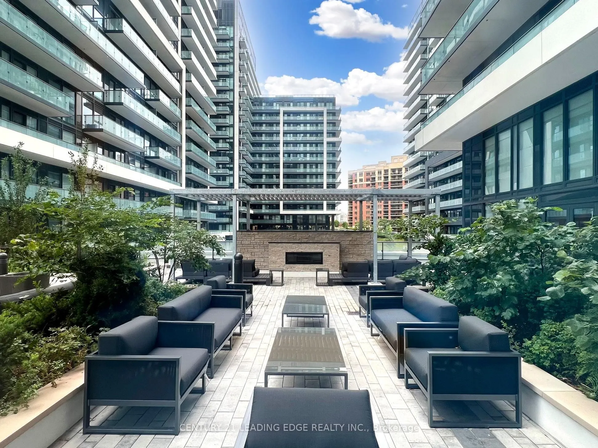105 Oneida Crescent, #202