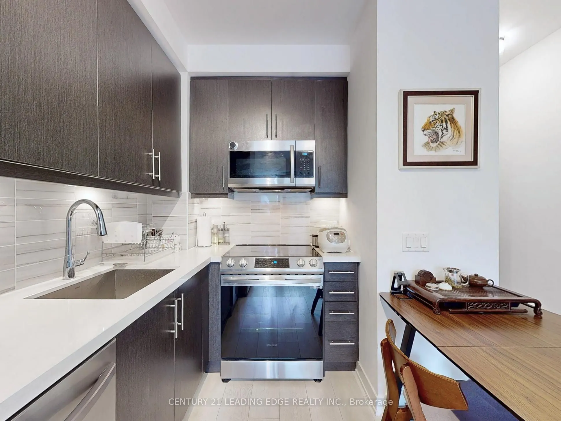 105 Oneida Crescent, #202