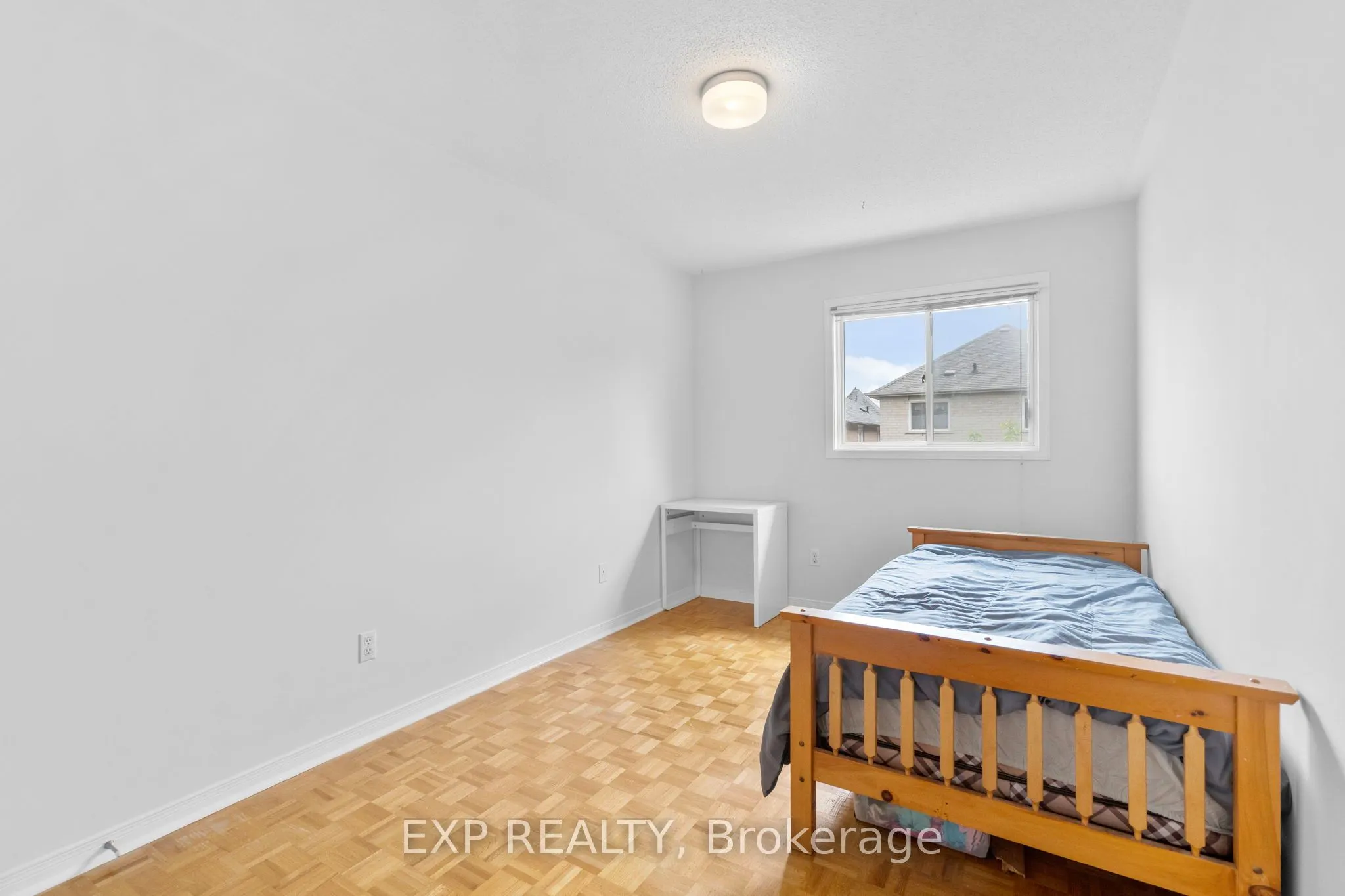 10 Breezeway Crescent