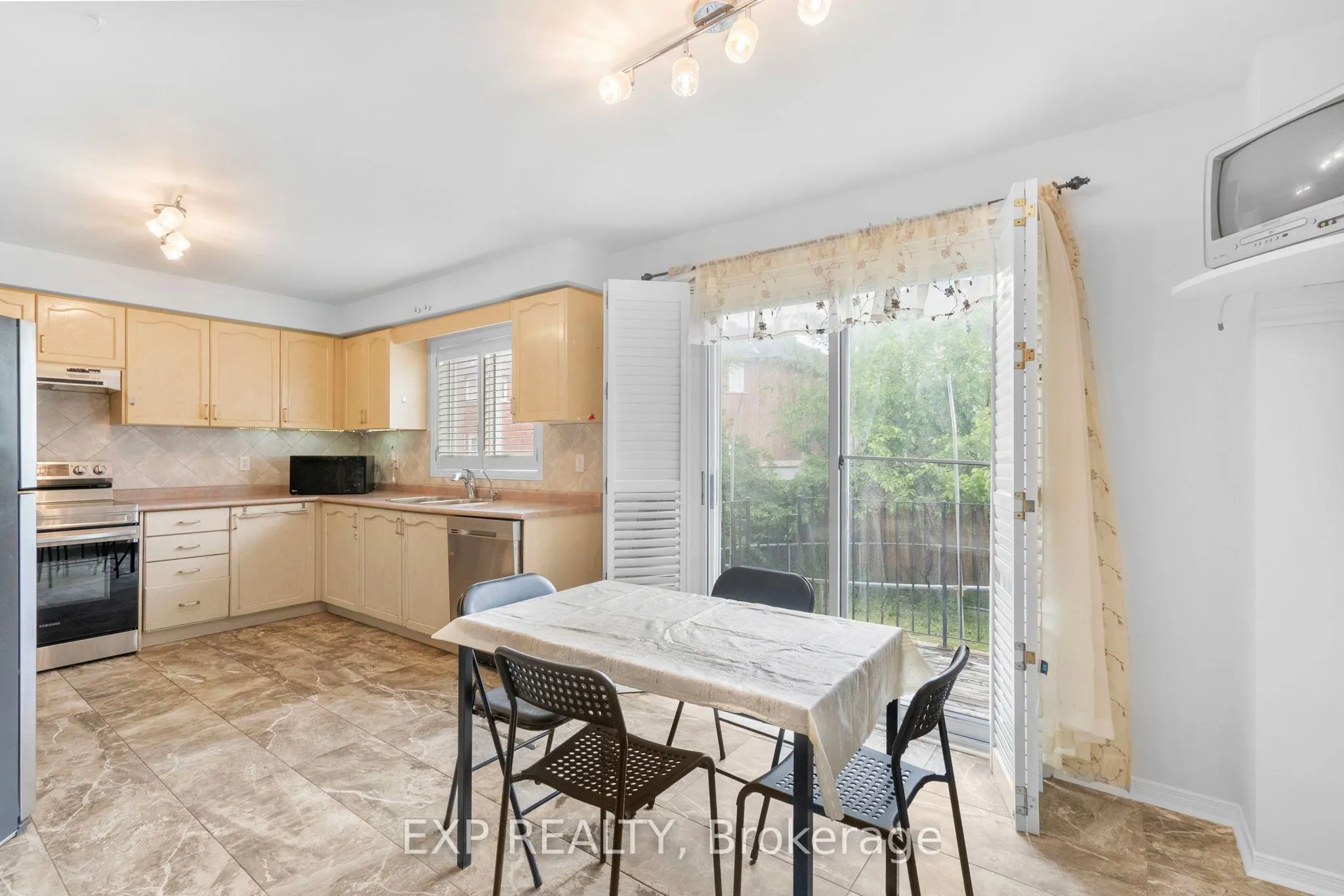 10 Breezeway Crescent