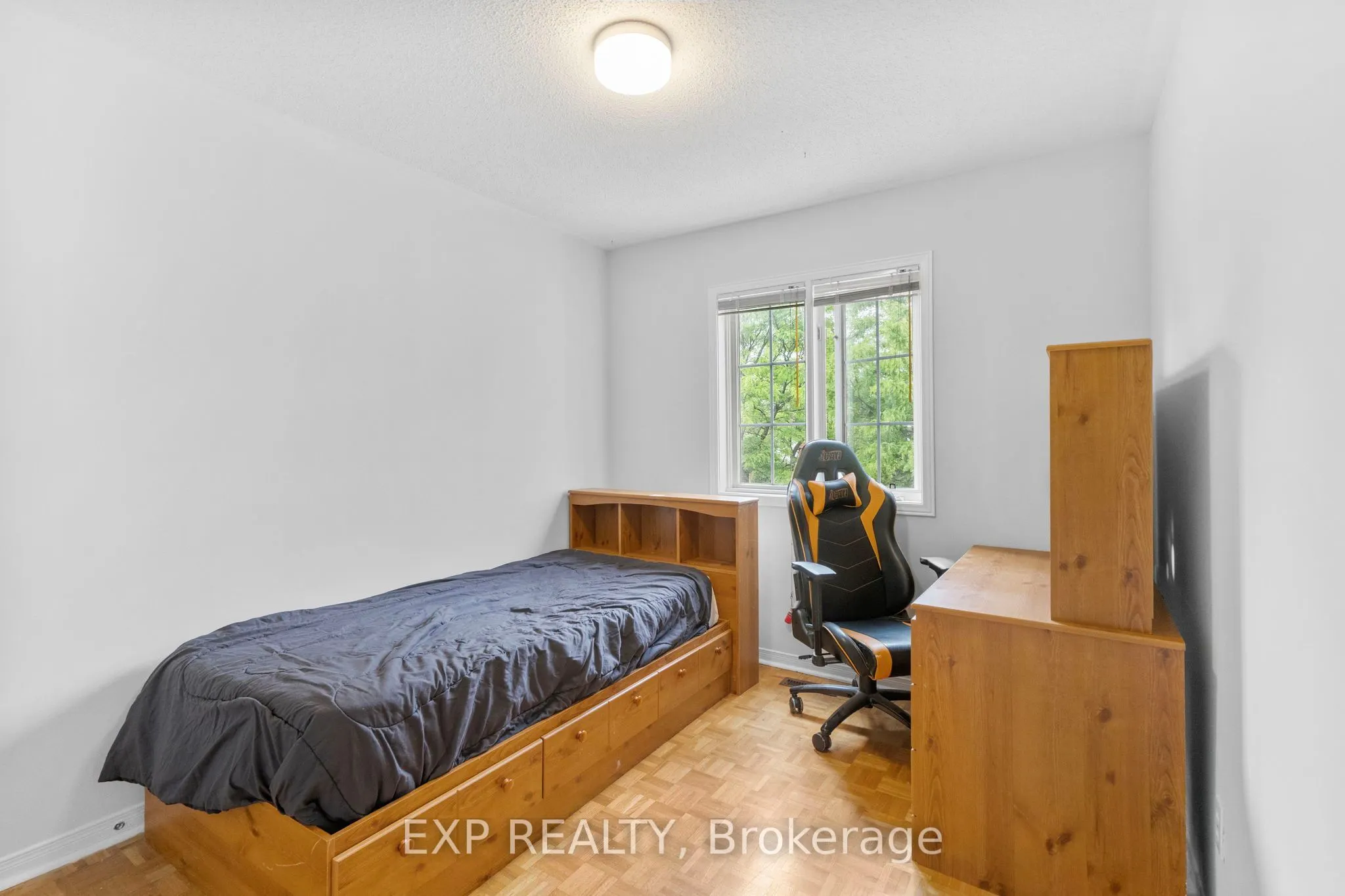10 Breezeway Crescent