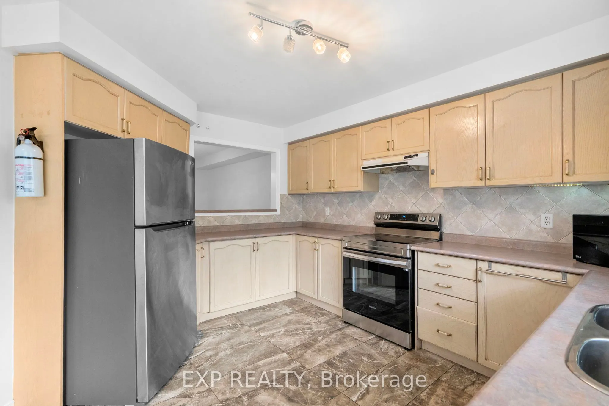 10 Breezeway Crescent