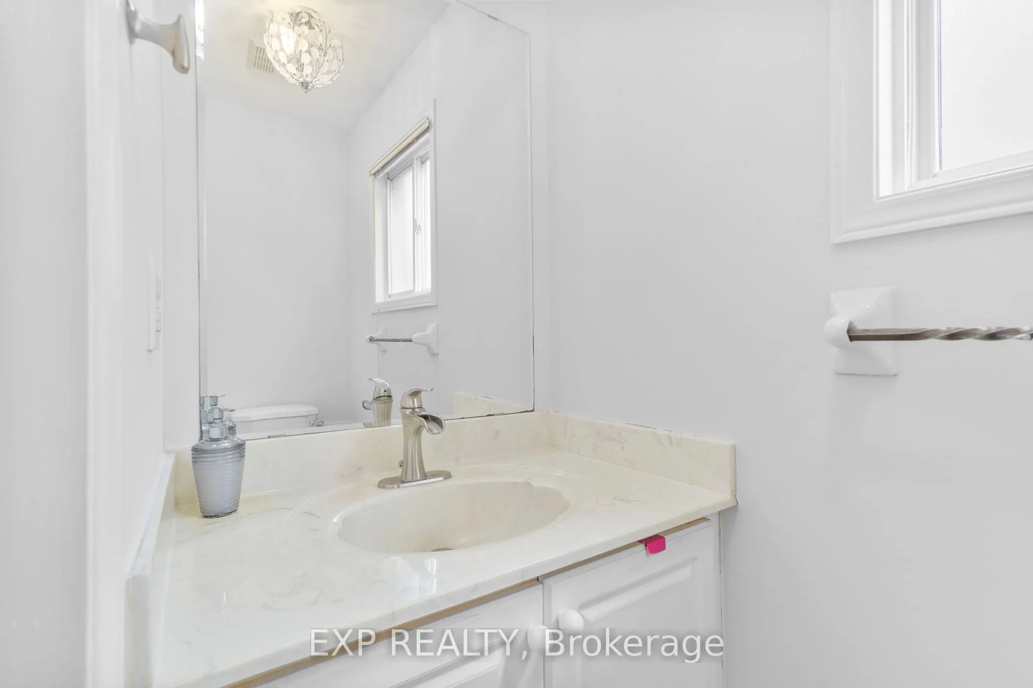 10 Breezeway Crescent