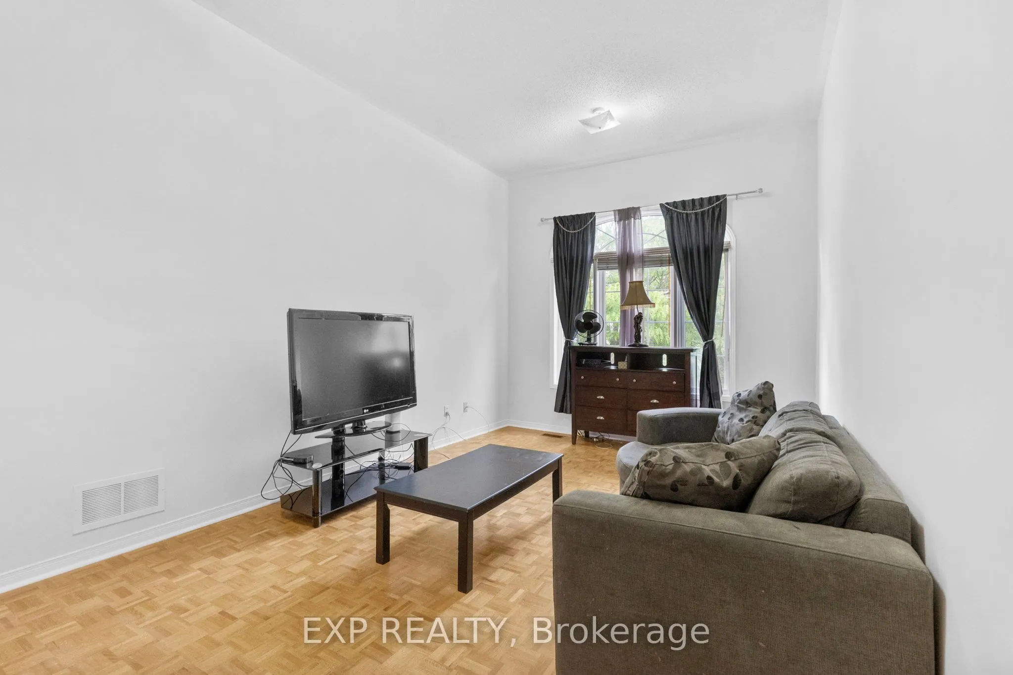 10 Breezeway Crescent