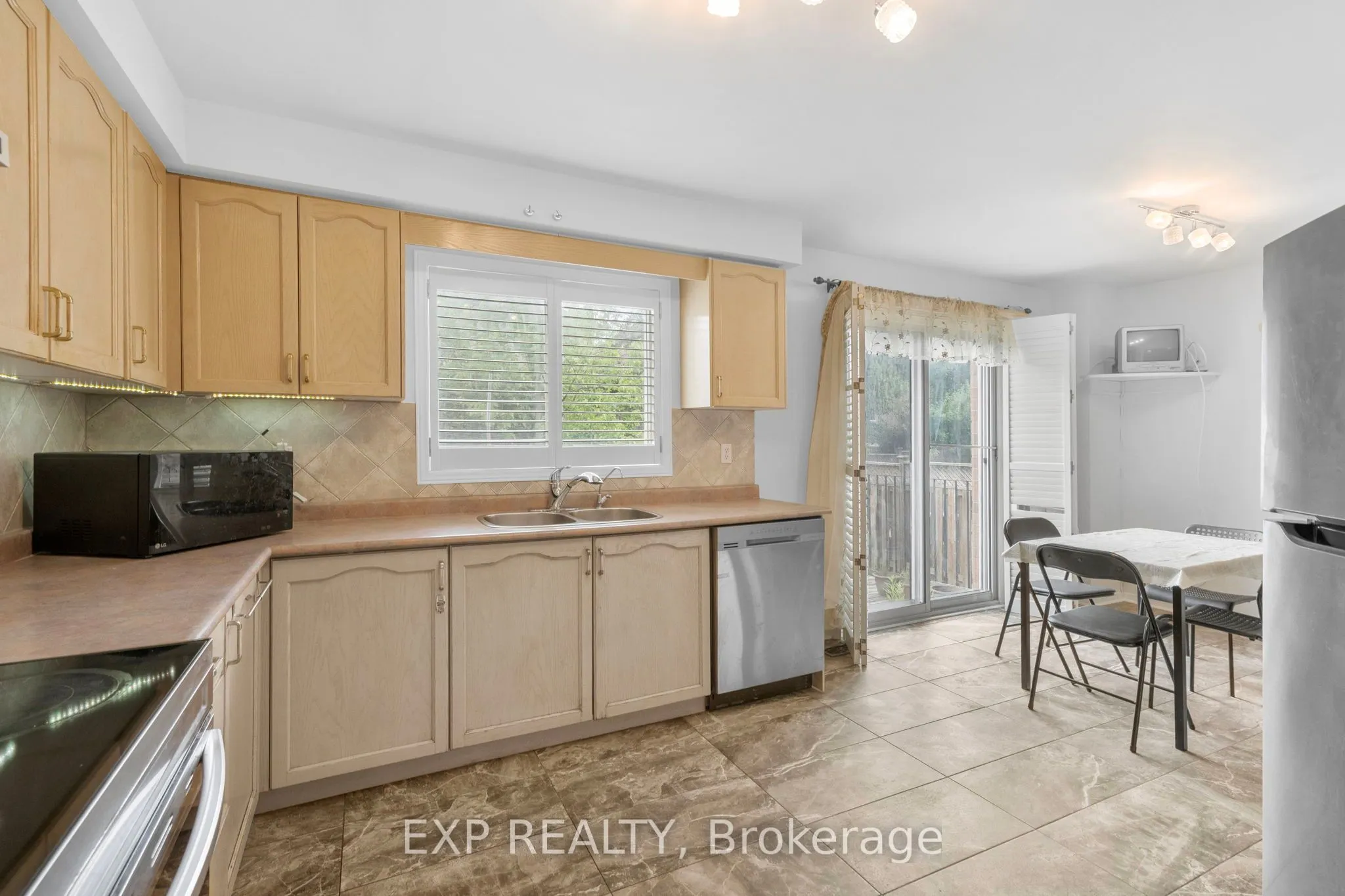 10 Breezeway Crescent