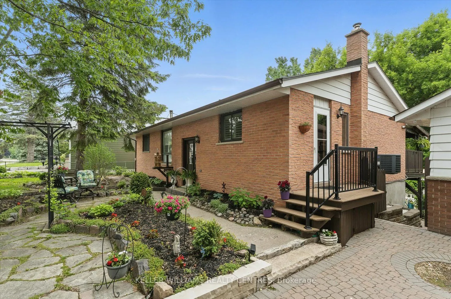 9 Thompson Drive